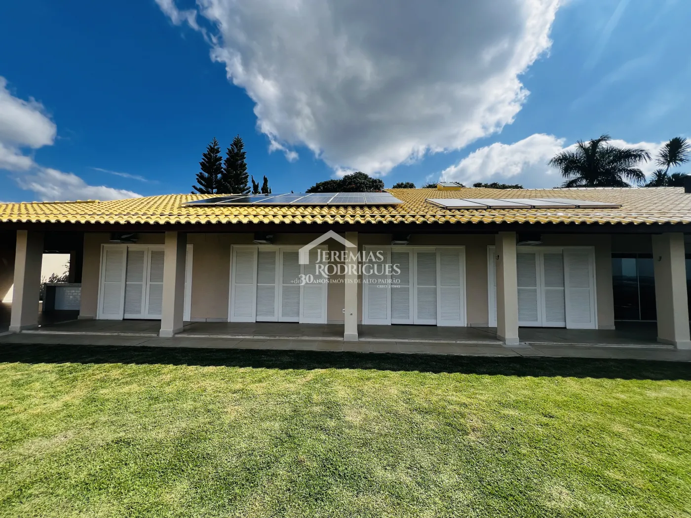 Casa para venda e locação com 4 suítes no Condomínio Chácaras Cataguá em Taubaté/SP