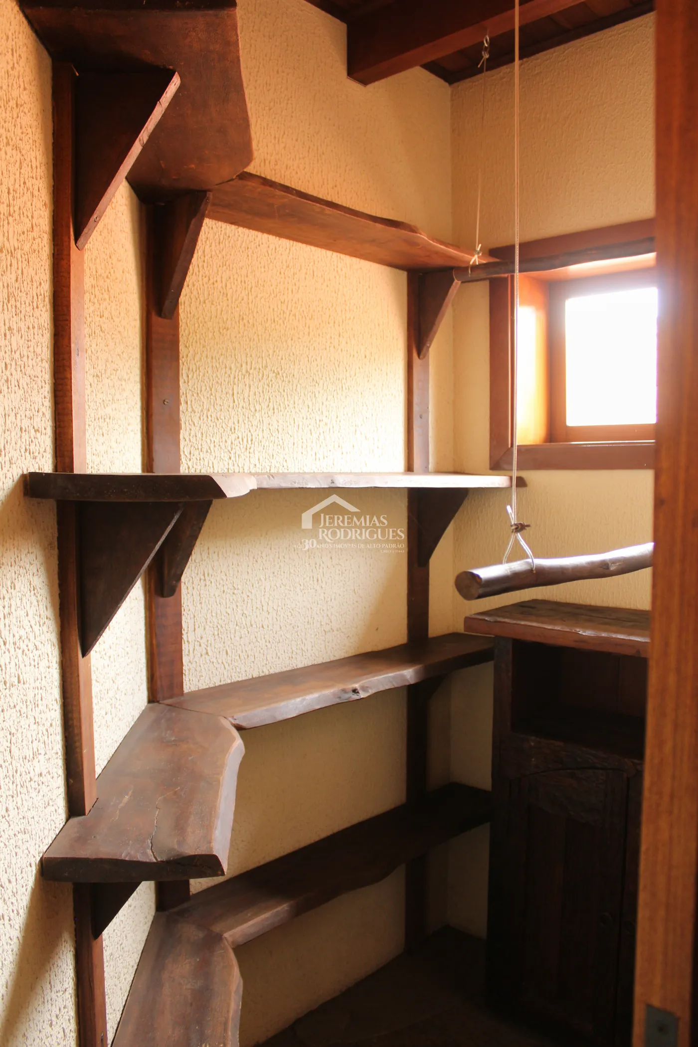 Casa para venda e locação com 5 dormitórios no Condomínio Taubaté Village em Taubaté/SP.