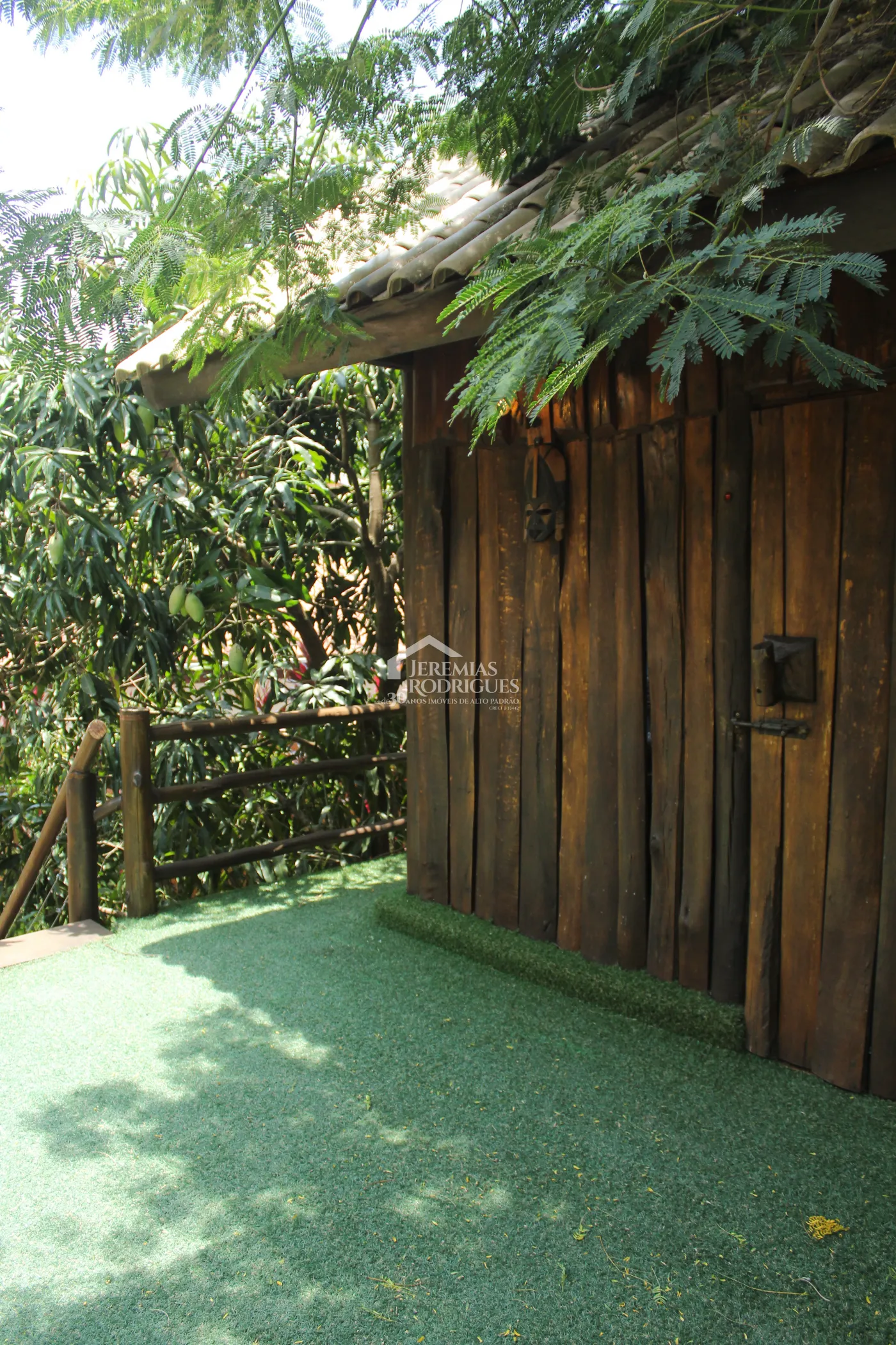 Casa para venda e locação com 5 dormitórios no Condomínio Taubaté Village em Taubaté/SP.