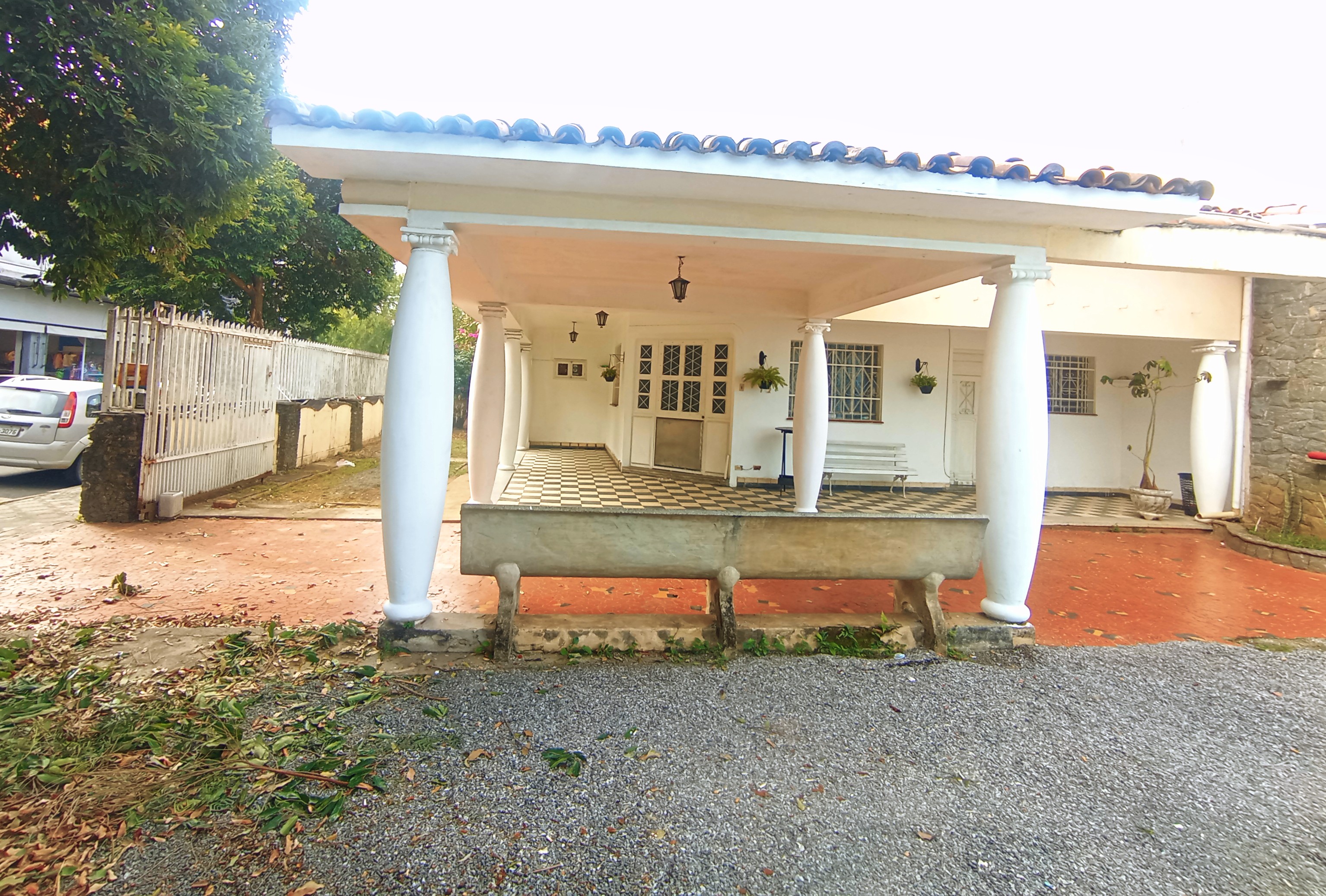 Casa à venda com 3 dormitórios no Centro em Pindamonhangaba/SP.