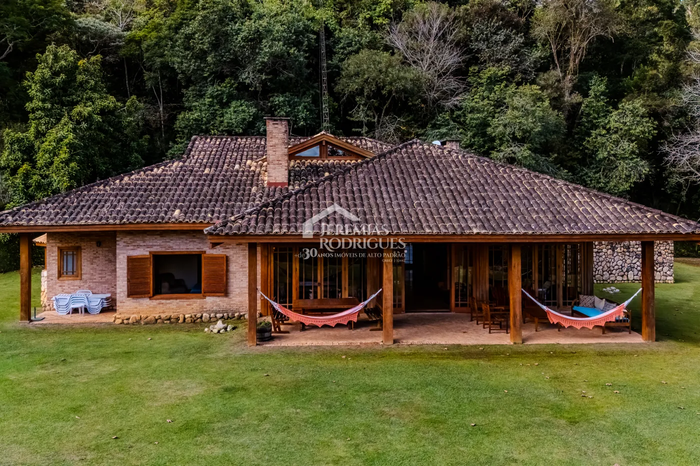 Casa de Campo à venda com 5 suítes no bairro Reinópolis em Santo Antônio do Pinhal/SP