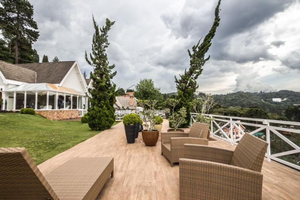 Casa à venda com 7 dormitórios no bairro Recanto das Araucárias em Campos do Jordão/SP.