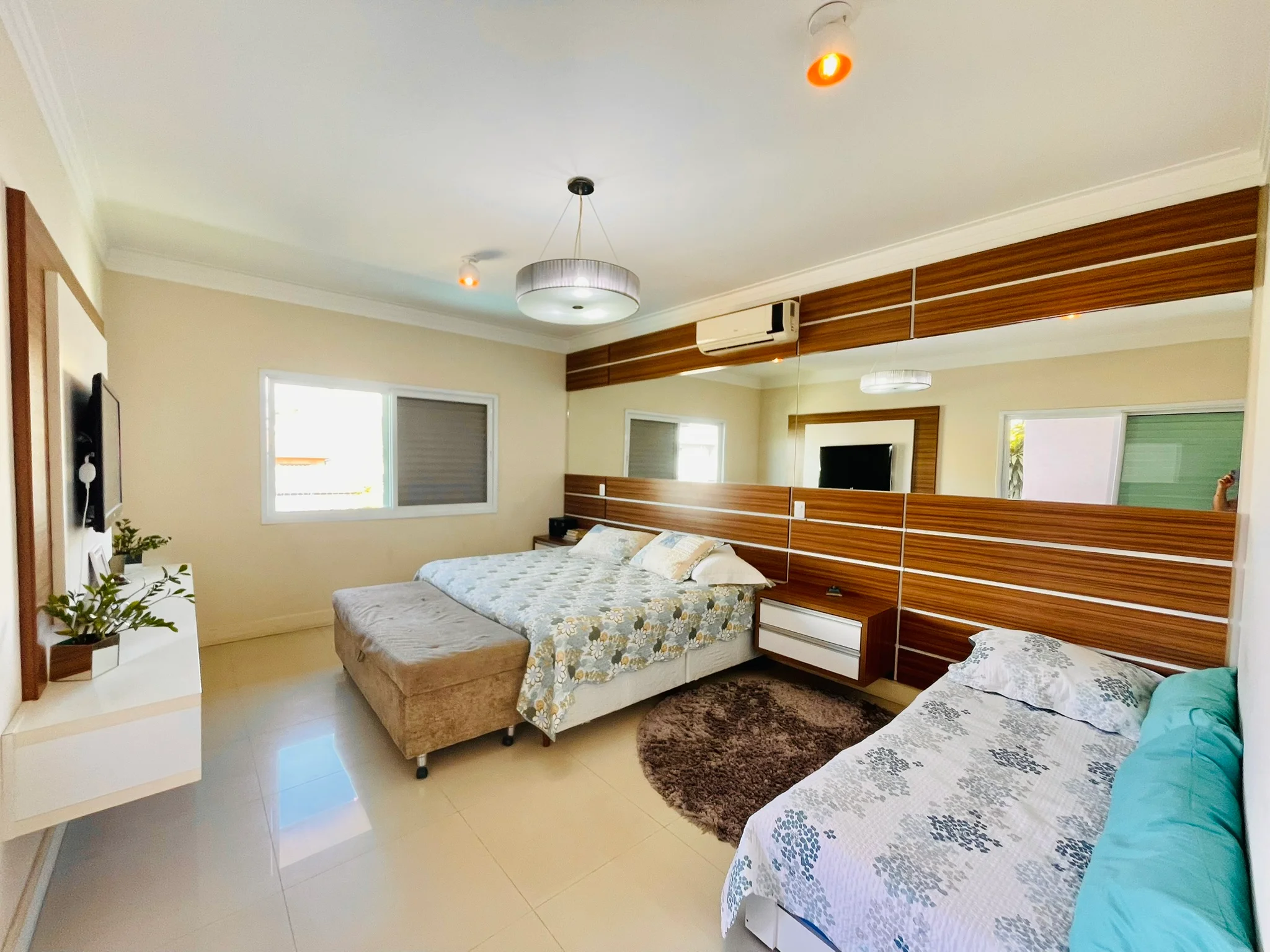 Casa à venda com 4 dormitórios no Condomínio Campos do Conde II em Tremembé/SP.