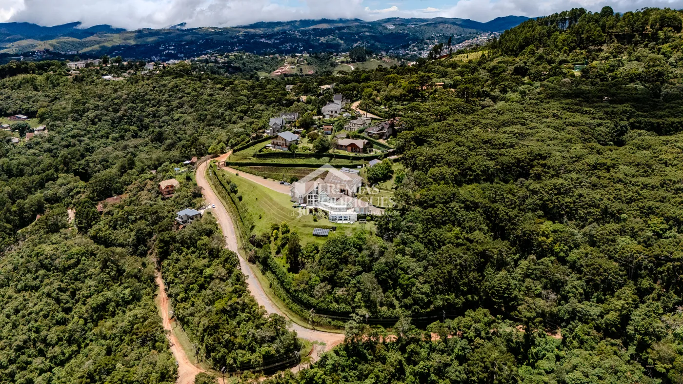 Casa à venda no Parque Pedra do Baú em Campos do Jordão/SP.