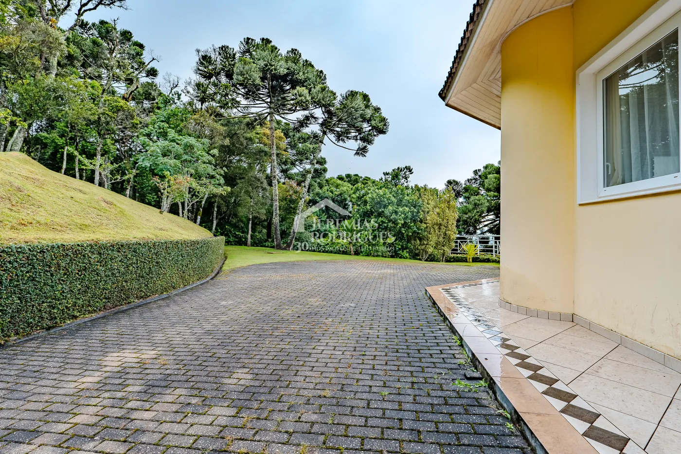 Casa à venda no Parque Pedra do Baú em Campos do Jordão/SP.