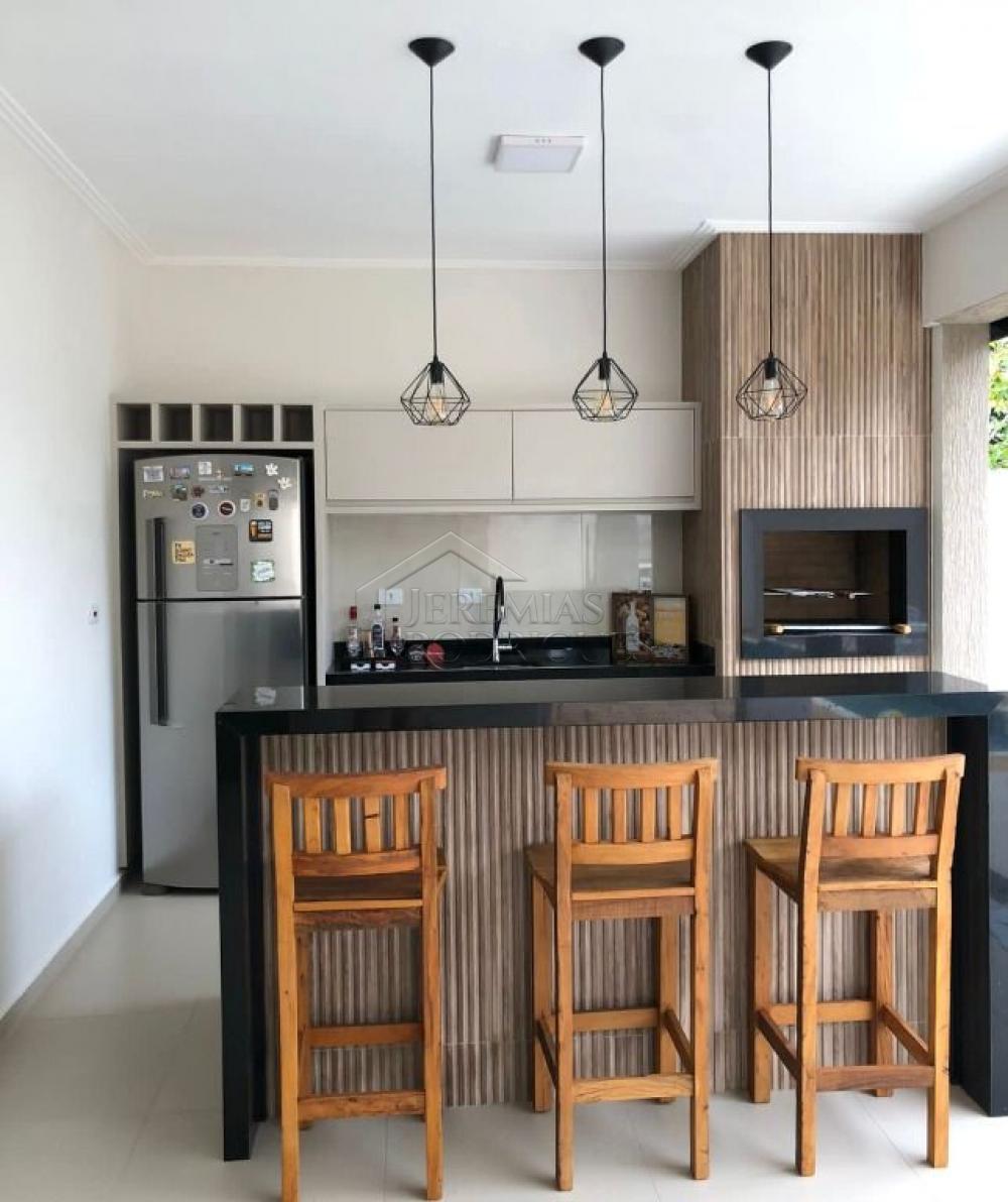 Casa à venda com 3 suítes no Condomínio Reserva dos Lagos em Pindamonhangaba/SP.