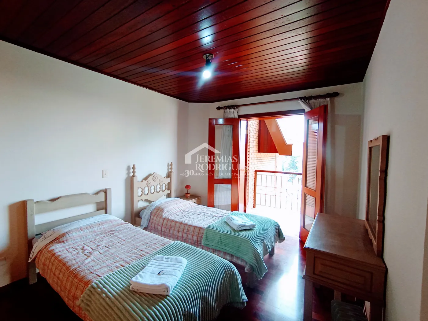 Apartamento para venda com 4 dormitórios no Edifício Solar Bela Vista em Campos do Jordão/SP