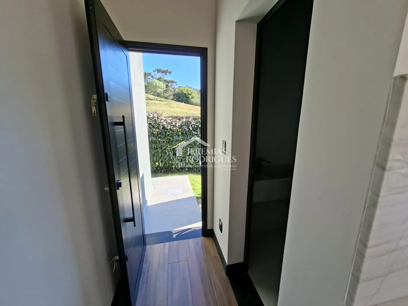 Casa à venda com 4 dormitórios, no Condomínio Parque da Mantiqueira em Santo Antônio do Pinhal/SP.