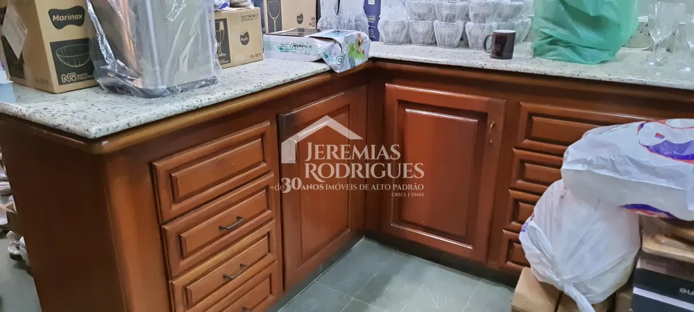 A Imobiliária Jeremias Rodrigues Imóveis de Alto Padrão disponibiliza para venda e locação essa casa no Condomínio Chácaras Cataguá em Taubaté/SP.