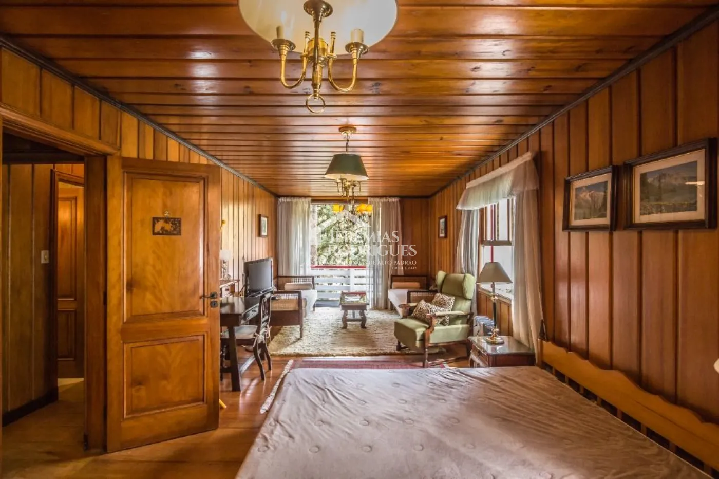 Casa à venda com 5 dormitórios no Jardim Embaixador em Campos do Jordão/SP