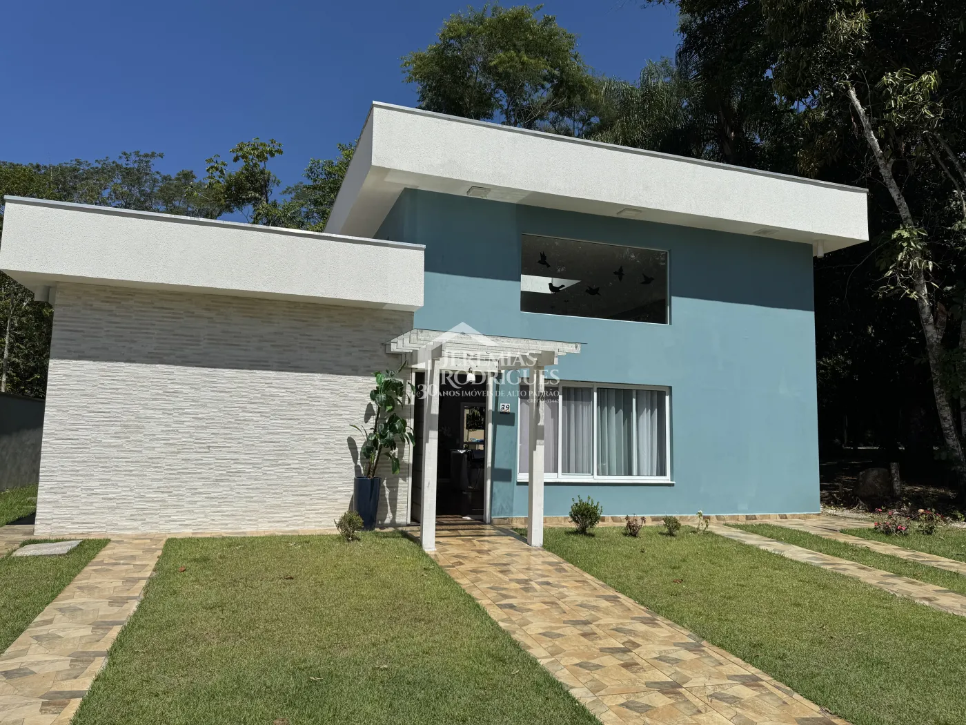 Casa à venda com 3 suítes no Condomínio Capitanias em Ubatuba/SP.
