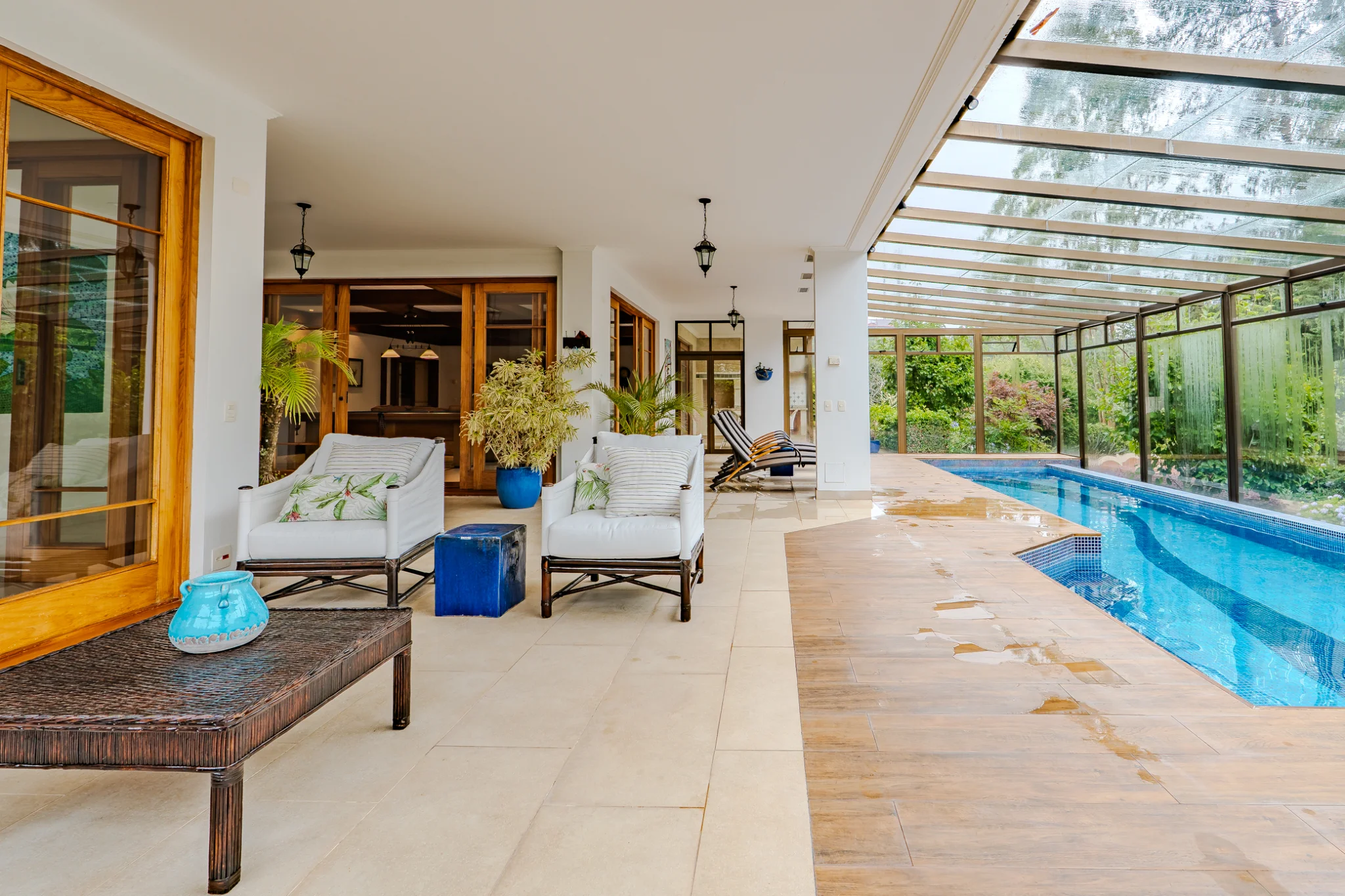 Casa à venda com 7 suítes no Condomínio Vila Simonsen em Campos do Jordão/SP. 