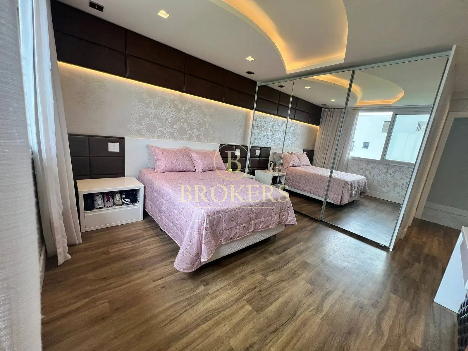 Luxo e sofisticação no Alphaville: Casa triplex mobiliada com 6 suítes, SPA e campo de futebol priv — foto 7