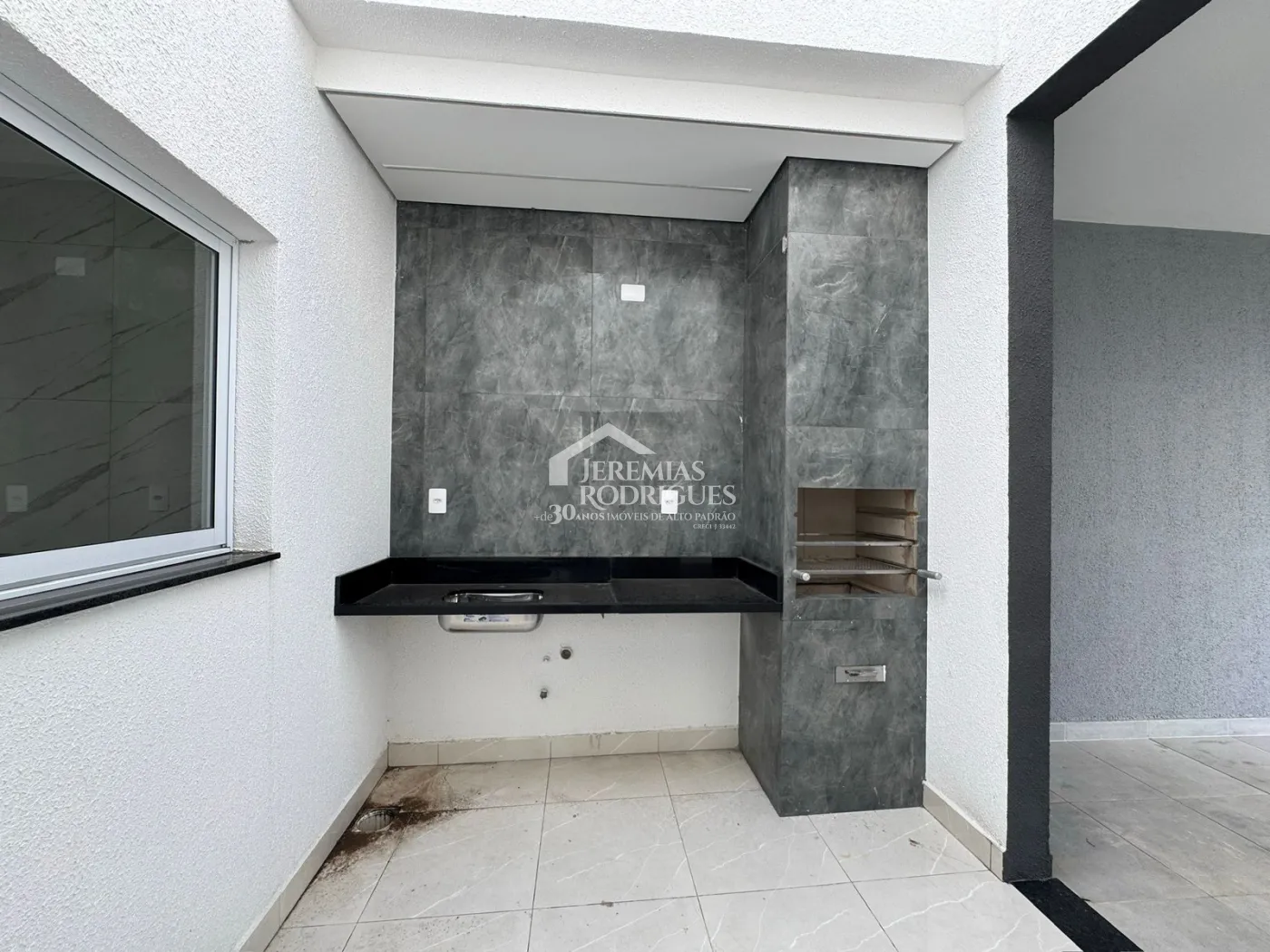 Casa à venda com 3 dormitórios no Condomínio Vila Romana em Pindamonhangaba/SP.
