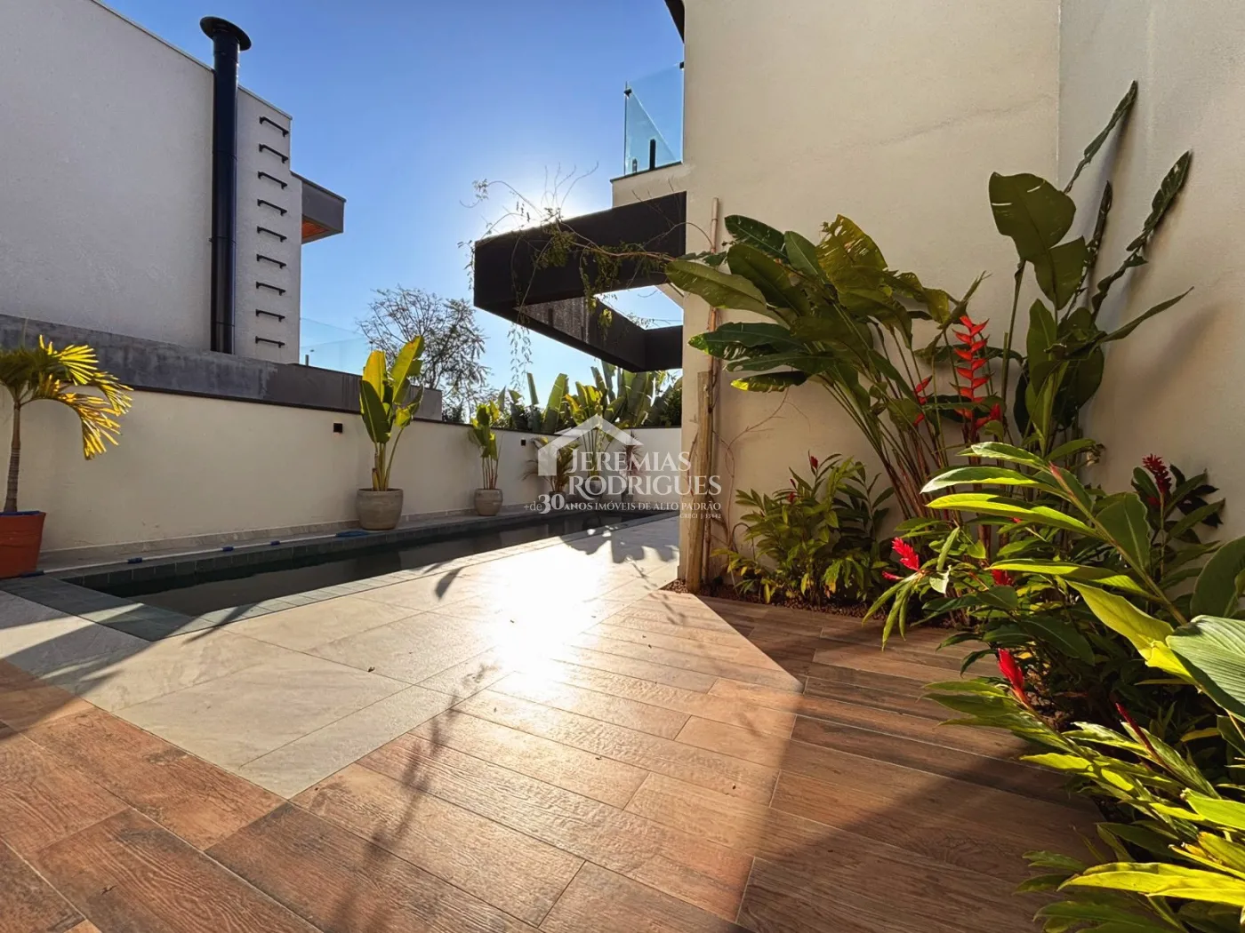 Casa à venda com 5 dormitórios no Condomínio Reserva dos Lagos em Pindamonhangaba/SP.