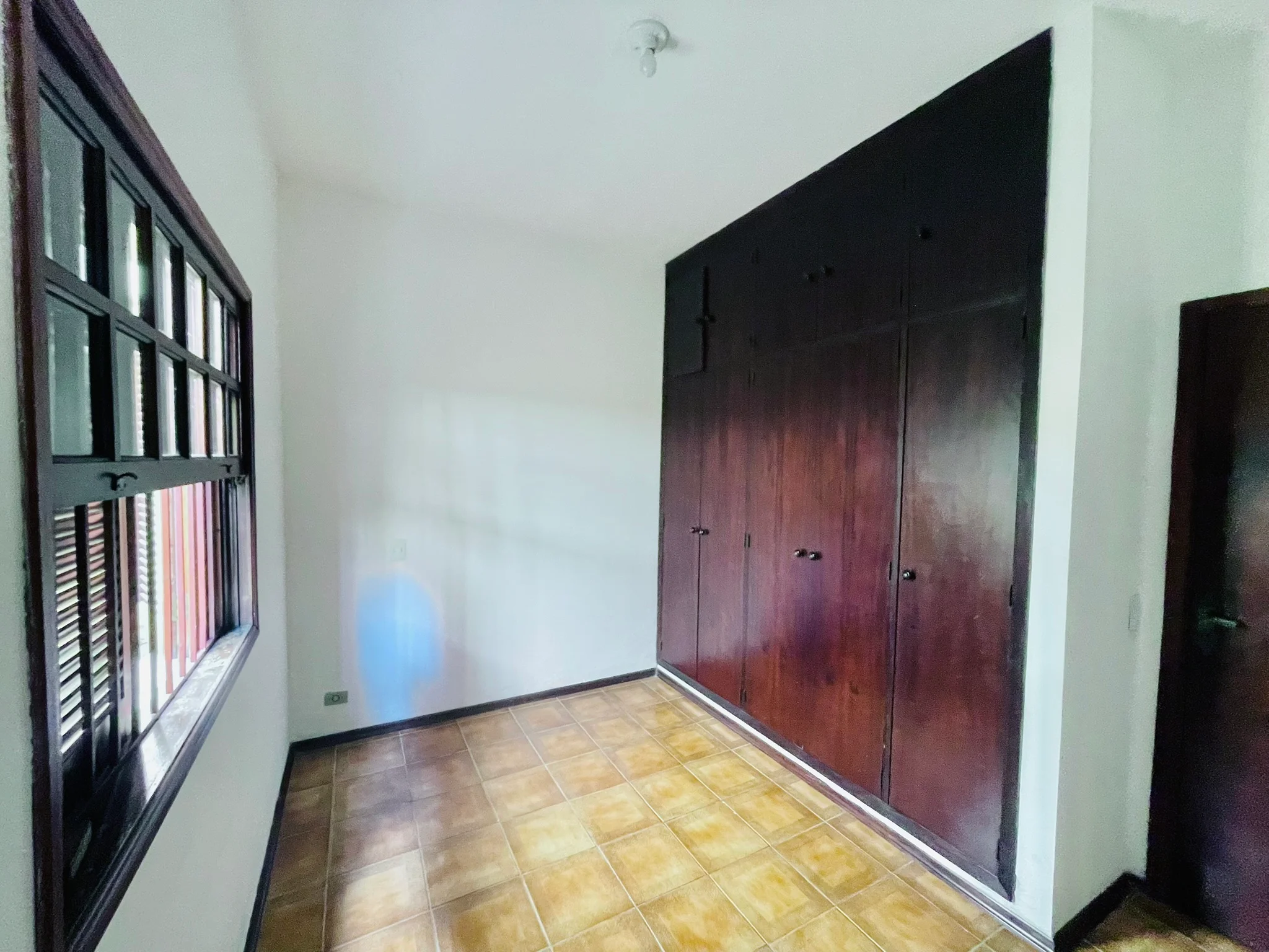 Casa para venda e locação no bairro Jardim das Nações em Taubaté/SP. 