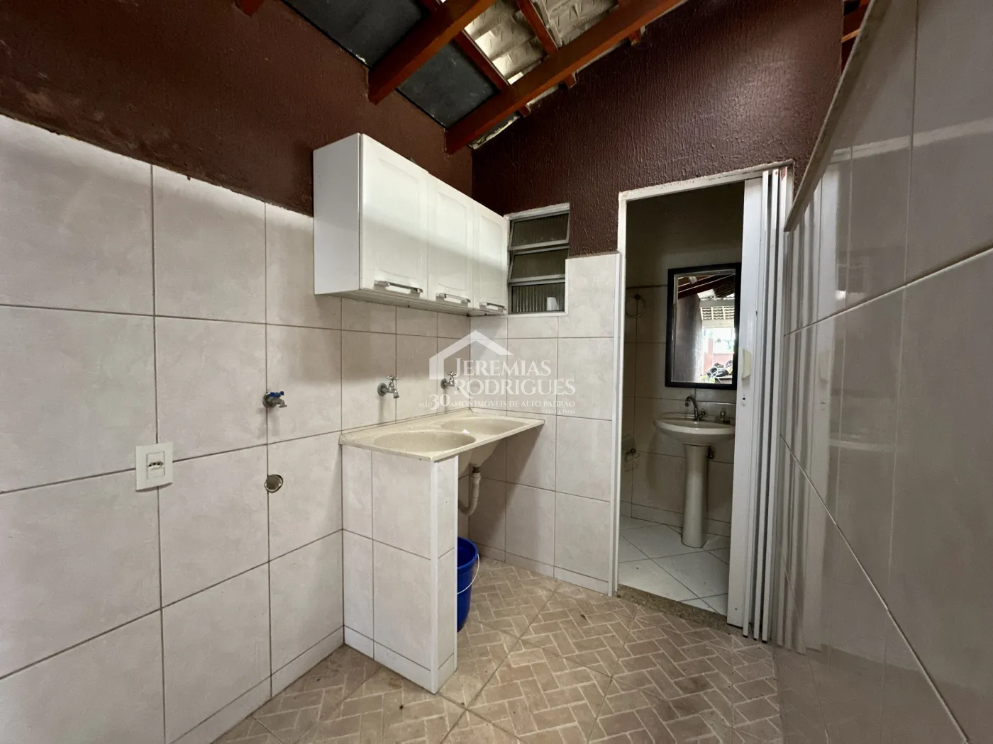Casa comercial com 320 m² - Chácara Guizard - Taubaté/SP.
