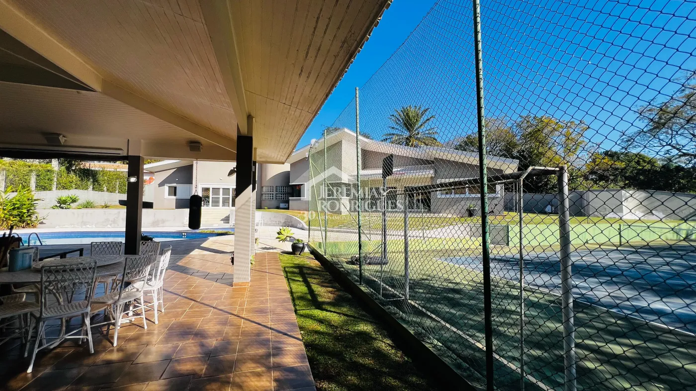 Casa para venda e locação com 6 dormitórios no Condomínio Chácaras Cataguá em Taubaté/SP.