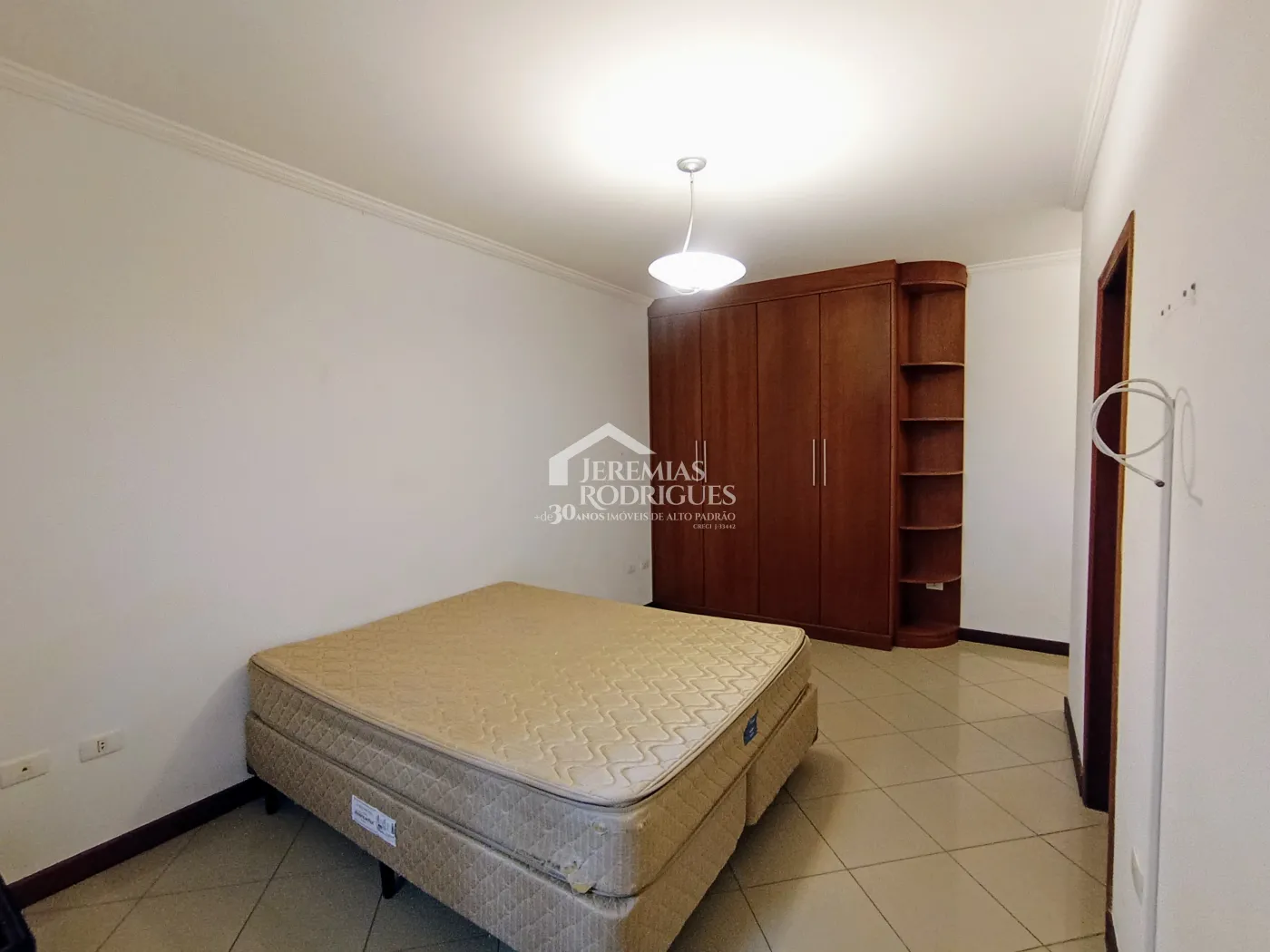 Casa para venda e locação com 3 dormitórios no Condomínio Taubaté Village em Taubaté/SP