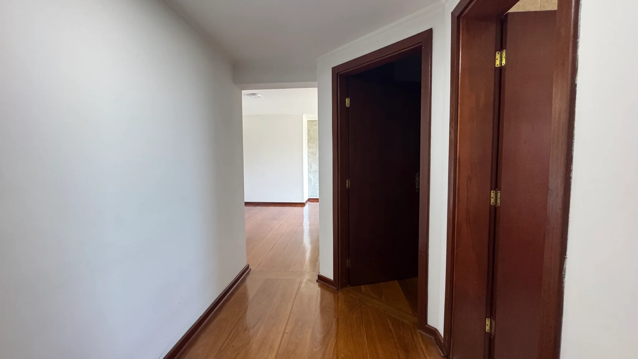 Apartamento para venda e locação no Edifício Serra da Mantiqueira em Pindamonhangaba/SP. 