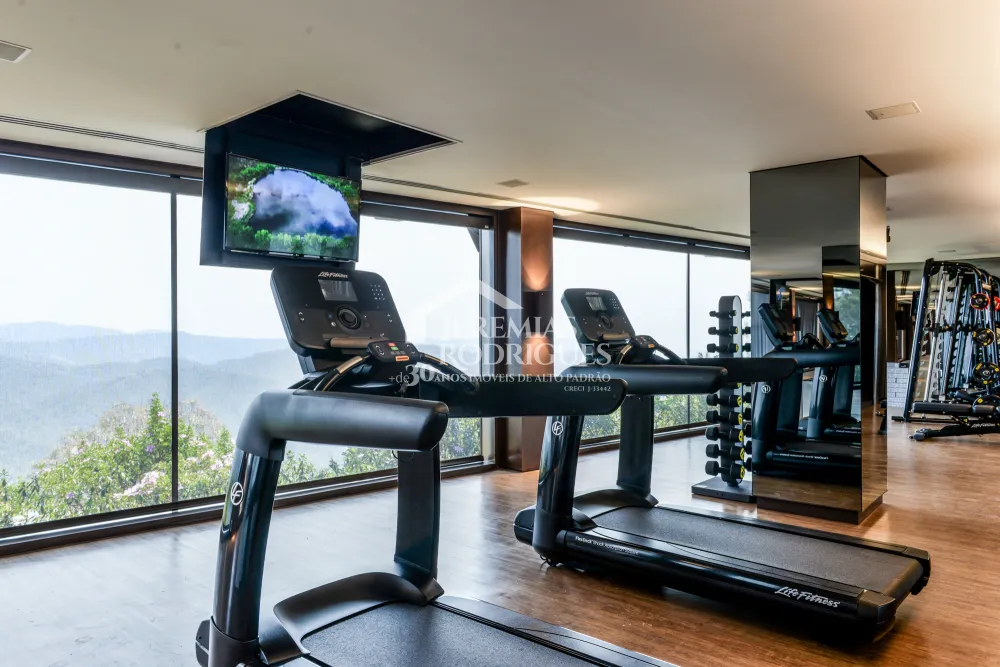 Mansão à venda no Condomínio Pedra do Fogo em Campos do Jordão/SP. 