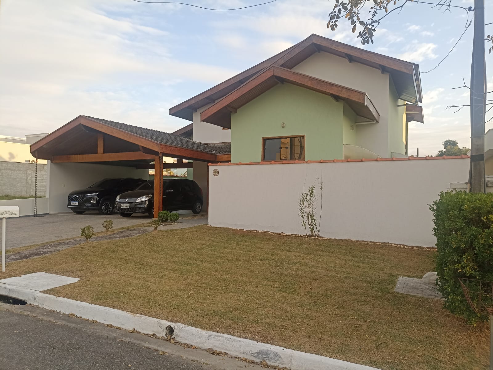 Casa à venda com 3 dormitórios no Condomínio Real Ville em Pindamonhangaba/SP.