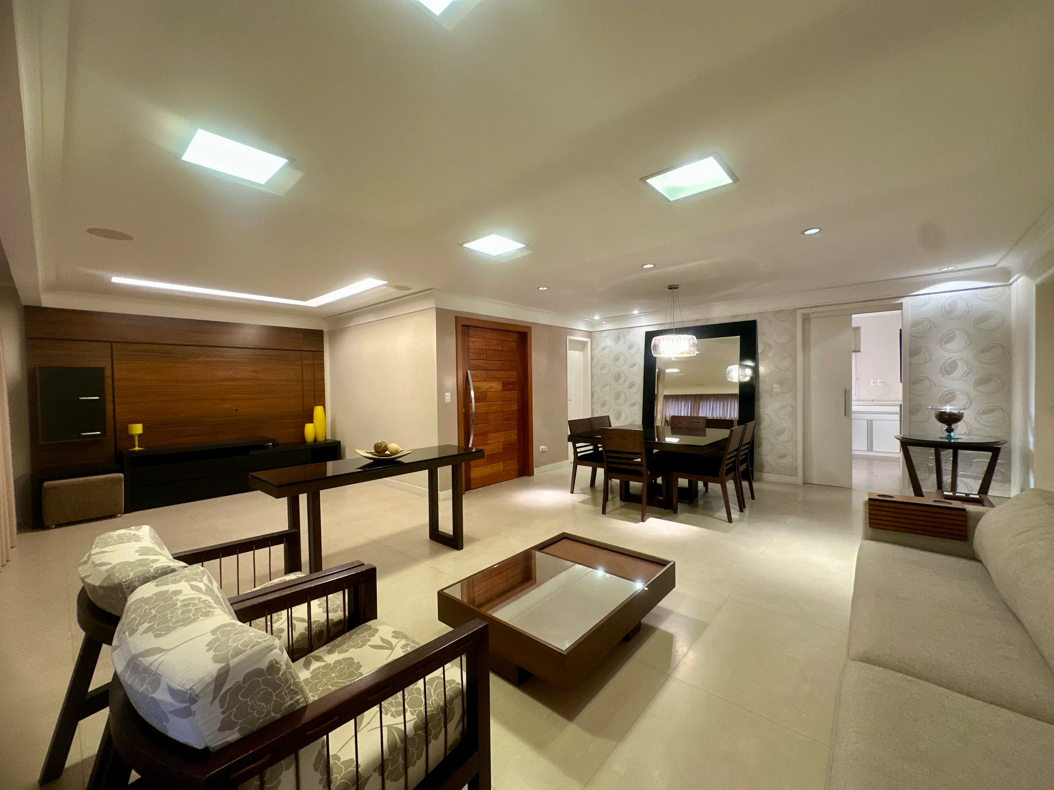 Apartamento mobiliado para venda e locação, 263 m² no Edifício Placere em Taubaté/SP.