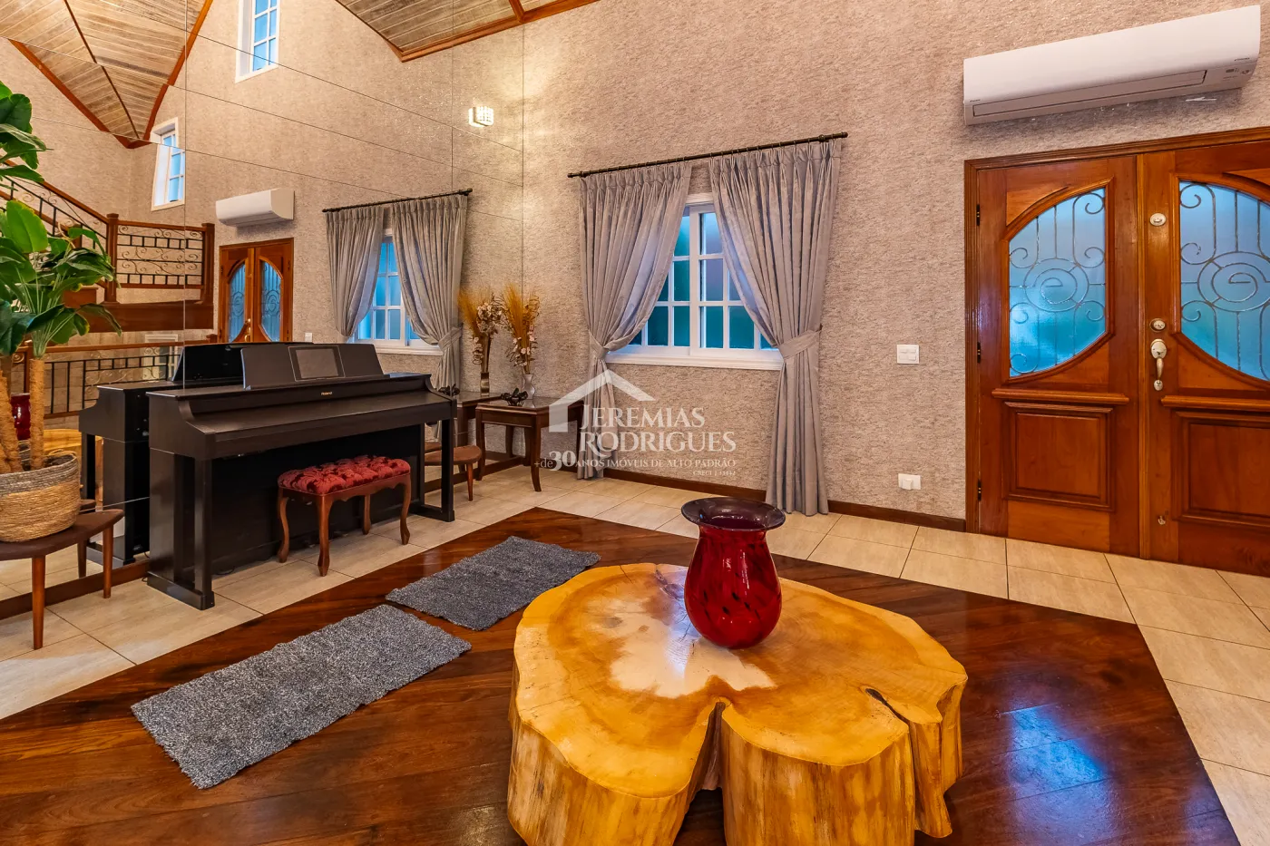 Casa com 5 suítes, 950 m² - Alto do Capivari - Campos do Jordão/SP