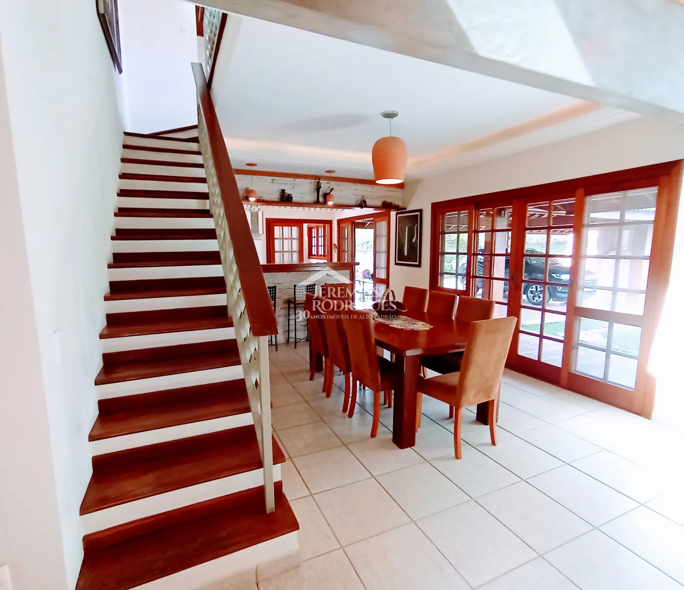 Casa à venda com 3 dormitórios no Condomínio Chácaras Cataguá em Taubaté/SP