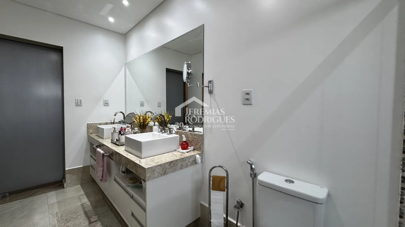 Casa para locação com 3 suítes no Condomínio Reserva dos Lagos em Pindamonhangaba/SP.