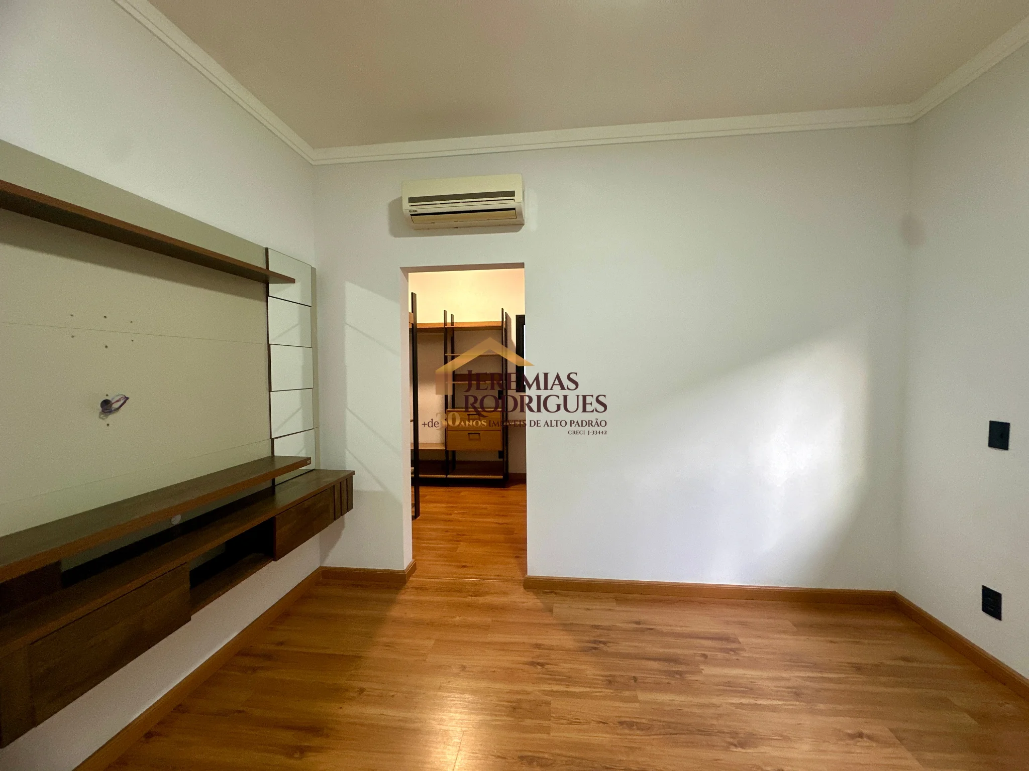 Casa para venda e locação no Condomínio Residencial Verdes Vales em Taubaté/SP.