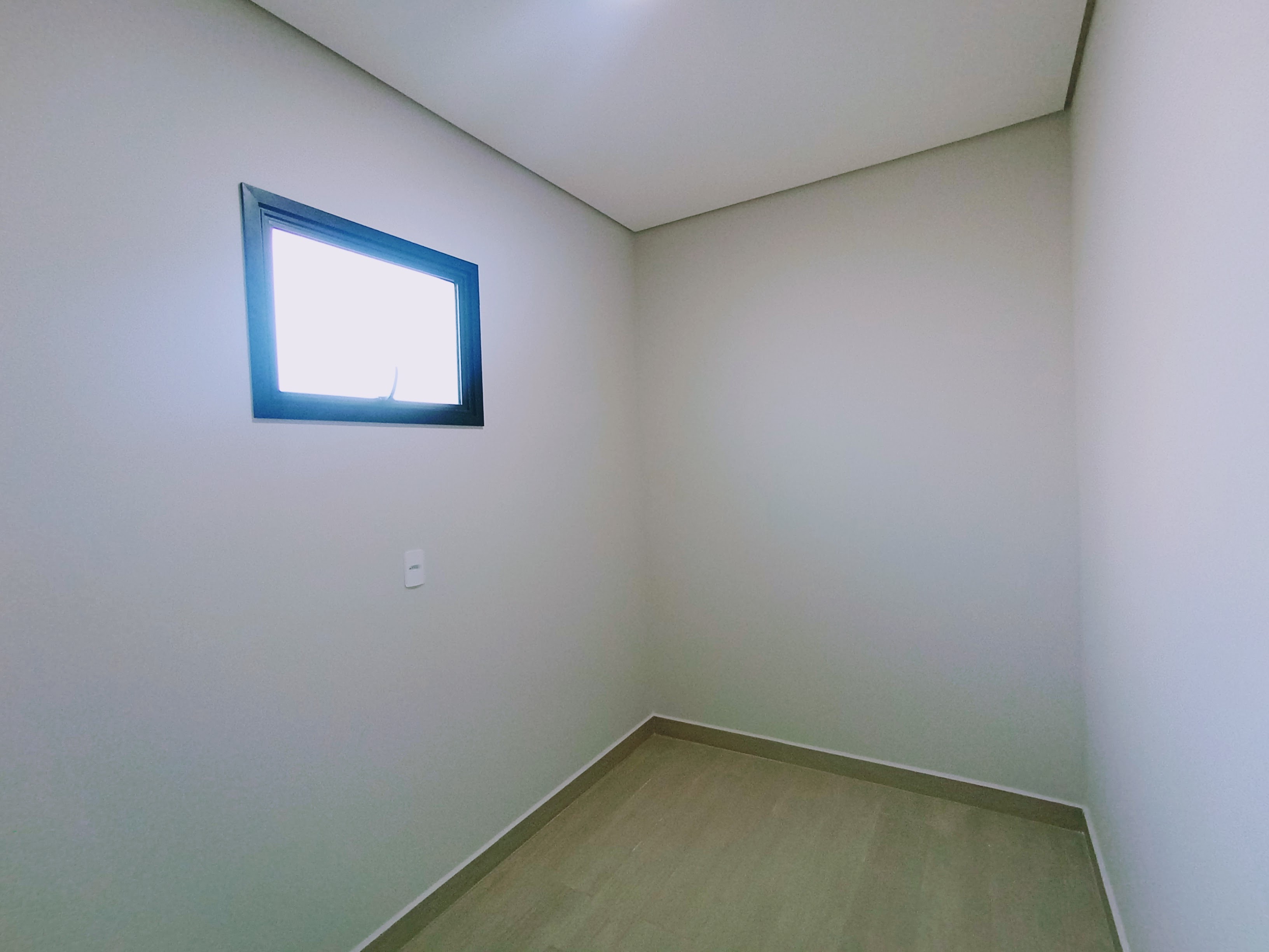 Casa à venda com 3 dormitórios no Condomínio Ouro Ville em Taubaté/SP.