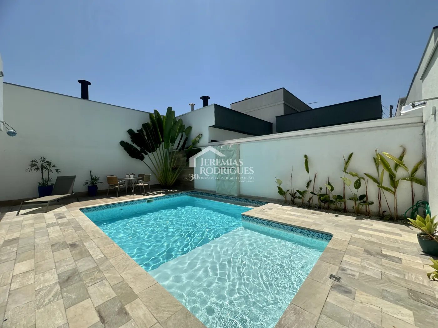 Casa para venda e locação com 3 dormitórios no Condomínio Tecoara em Taubaté/SP.