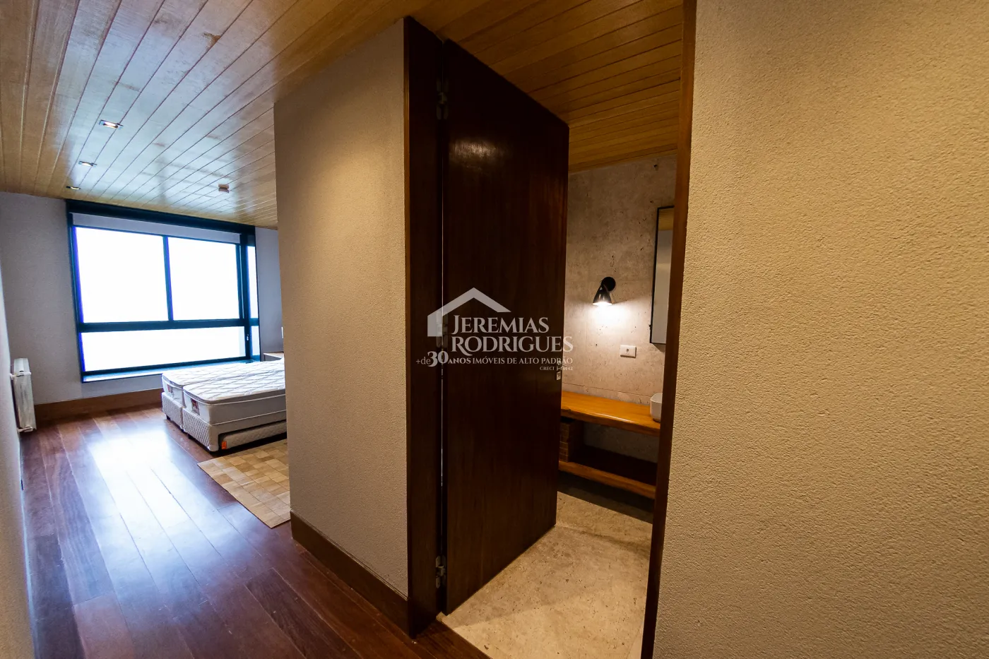 Casa com 5 quartos, 560 m²- Colinas Capivari - Campos do Jordão/SP