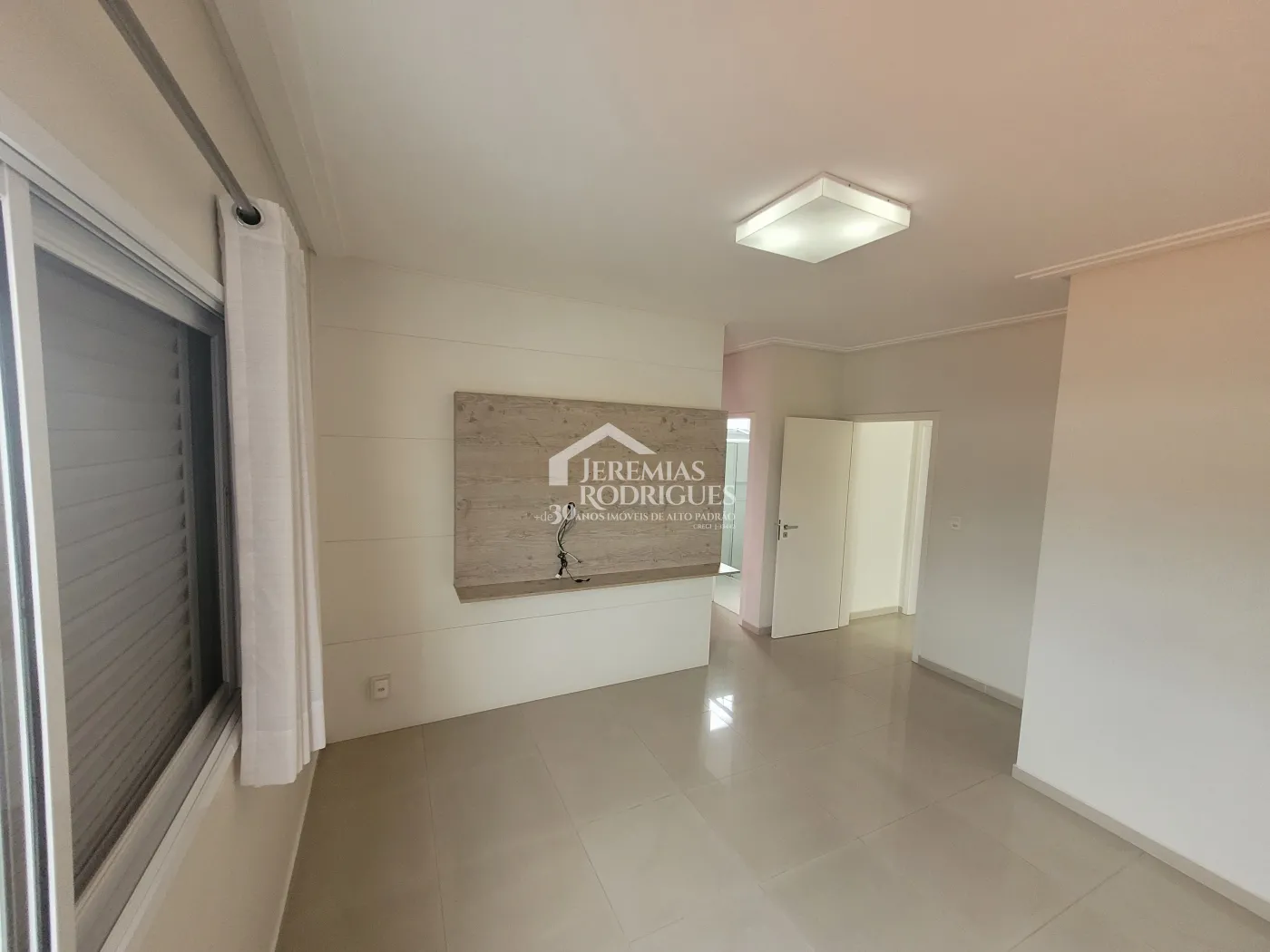 Casa para venda e locação com 3 dormitórios no Condomínio Campos do Conde I em Tremembé/SP