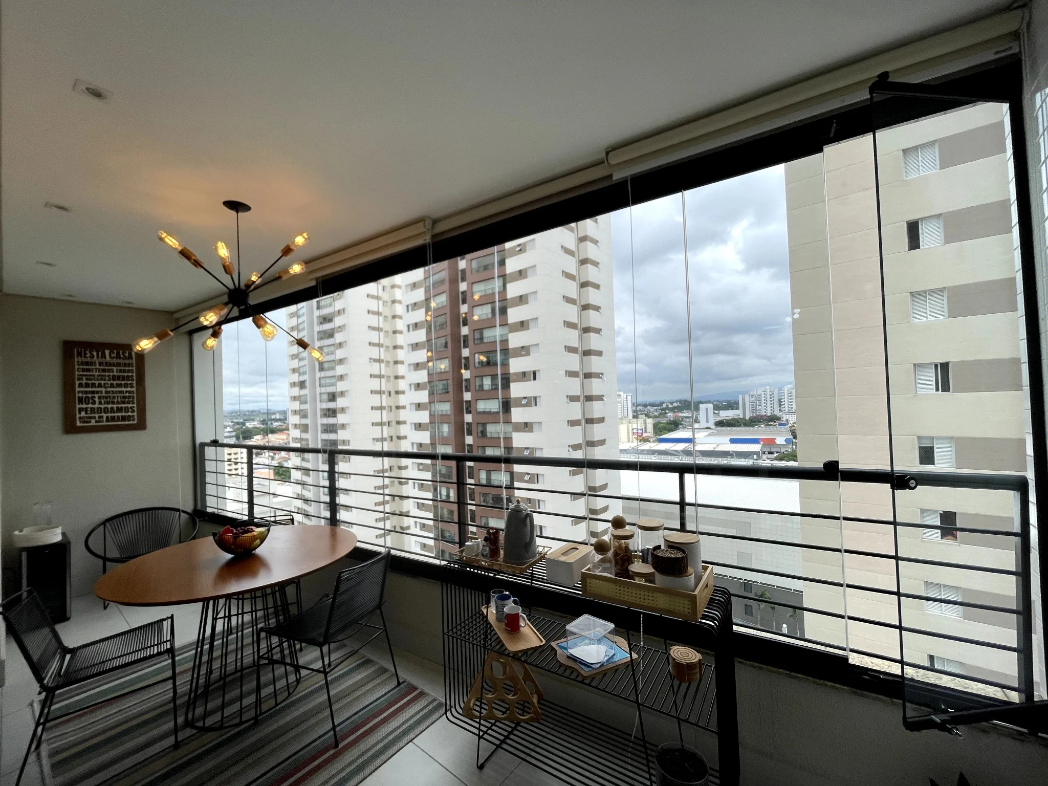 Apartamento à venda com 3 suítes no Condomínio Renaissance em Taubaté/SP. 