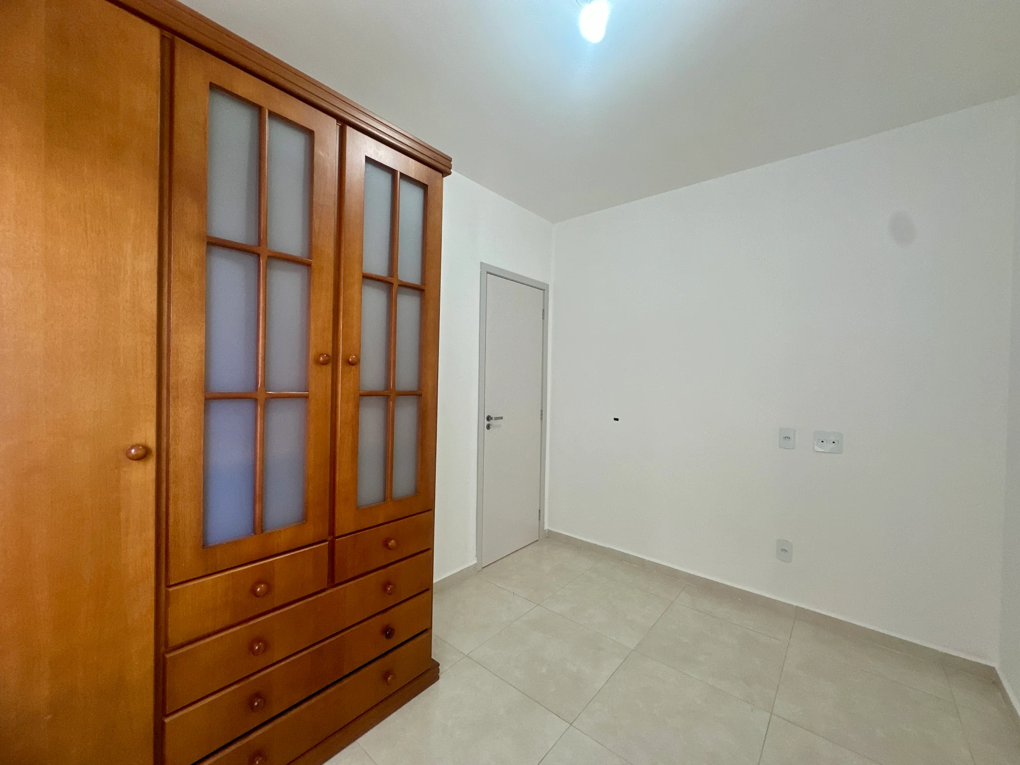 Apartamento com 2 dormitórios, 66m² para locação no Condomínio Village São José em Taubaté/SP