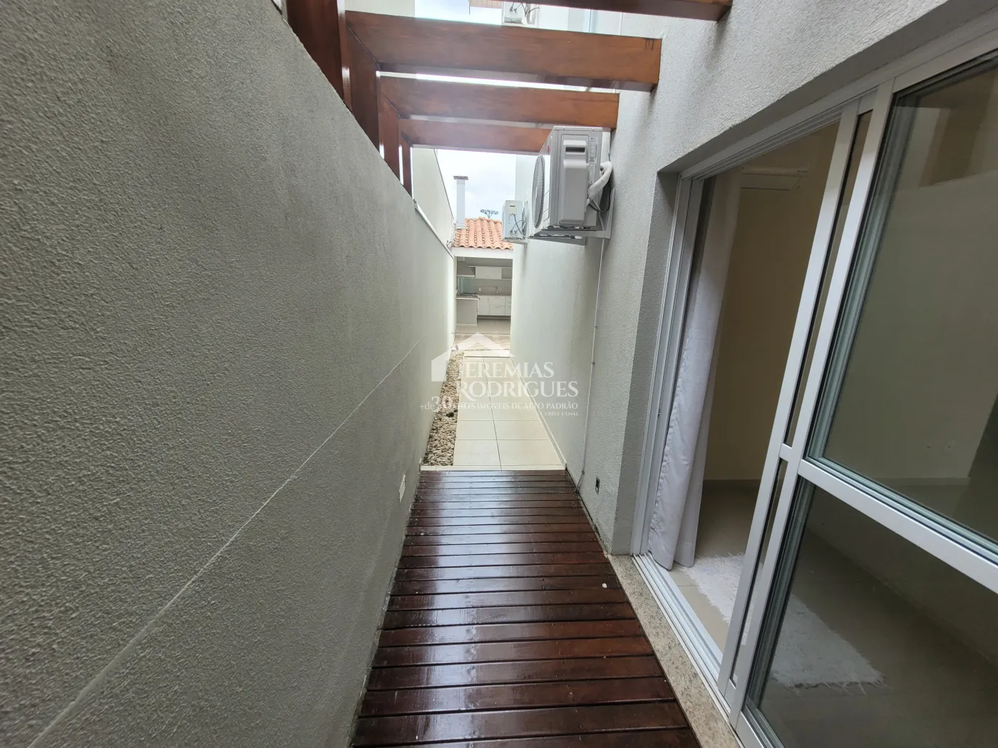 Casa para venda e locação com 3 dormitórios no Condomínio Campos do Conde I em Tremembé/SP