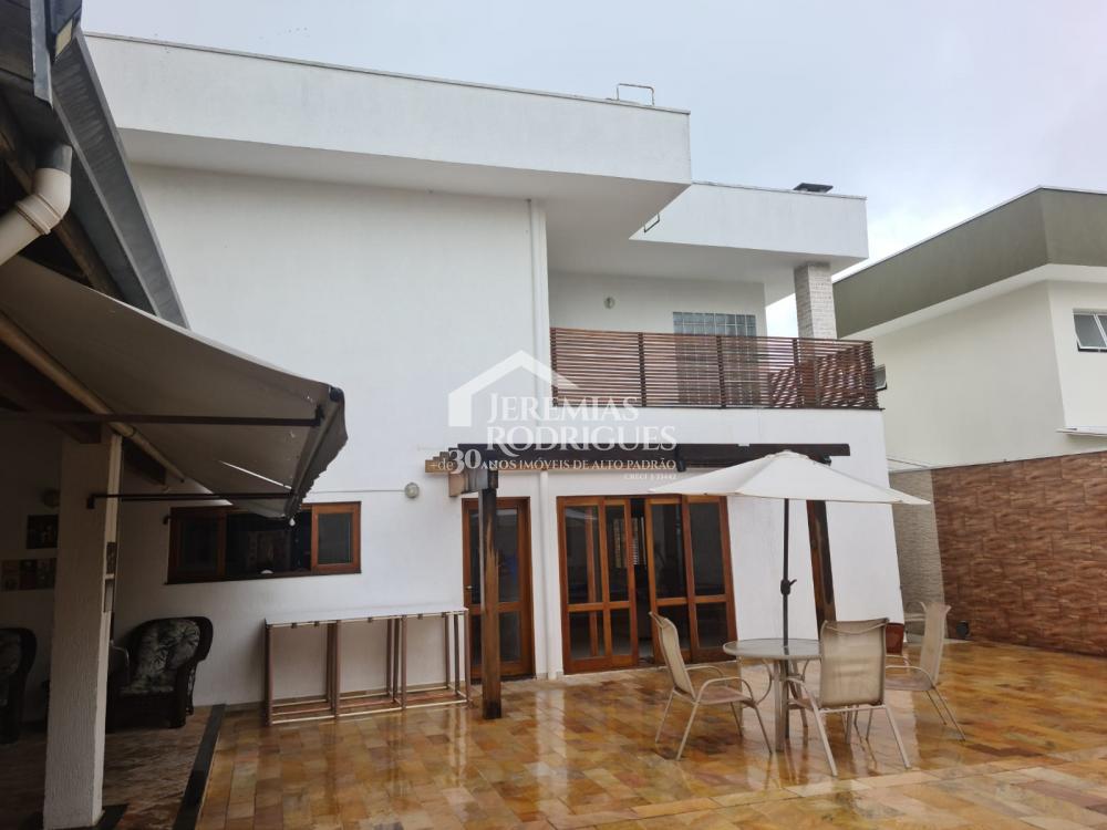 Sobrado com 4 suítes no Condomínio Real Ville