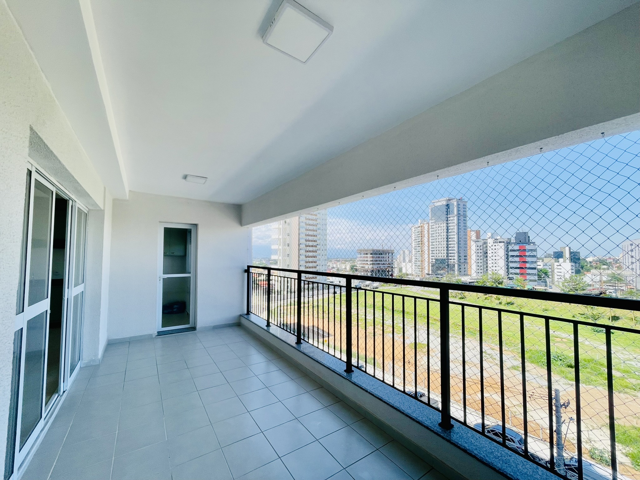 Apartamento à venda com 2 dormitórios, 108 m² no Condomínio Syrah Residence em Taubaté/SP.