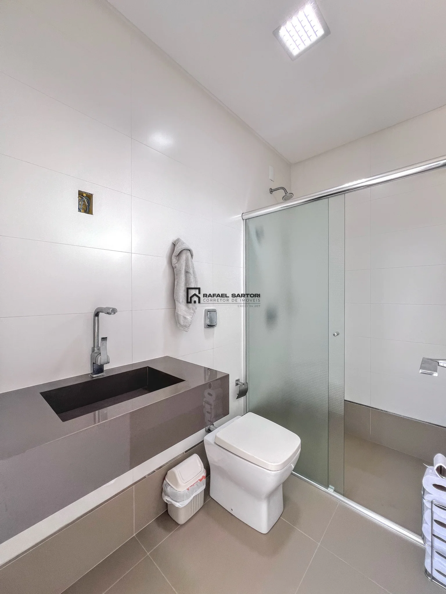 CASA COM 04 QUARTOS NO AMIZADE