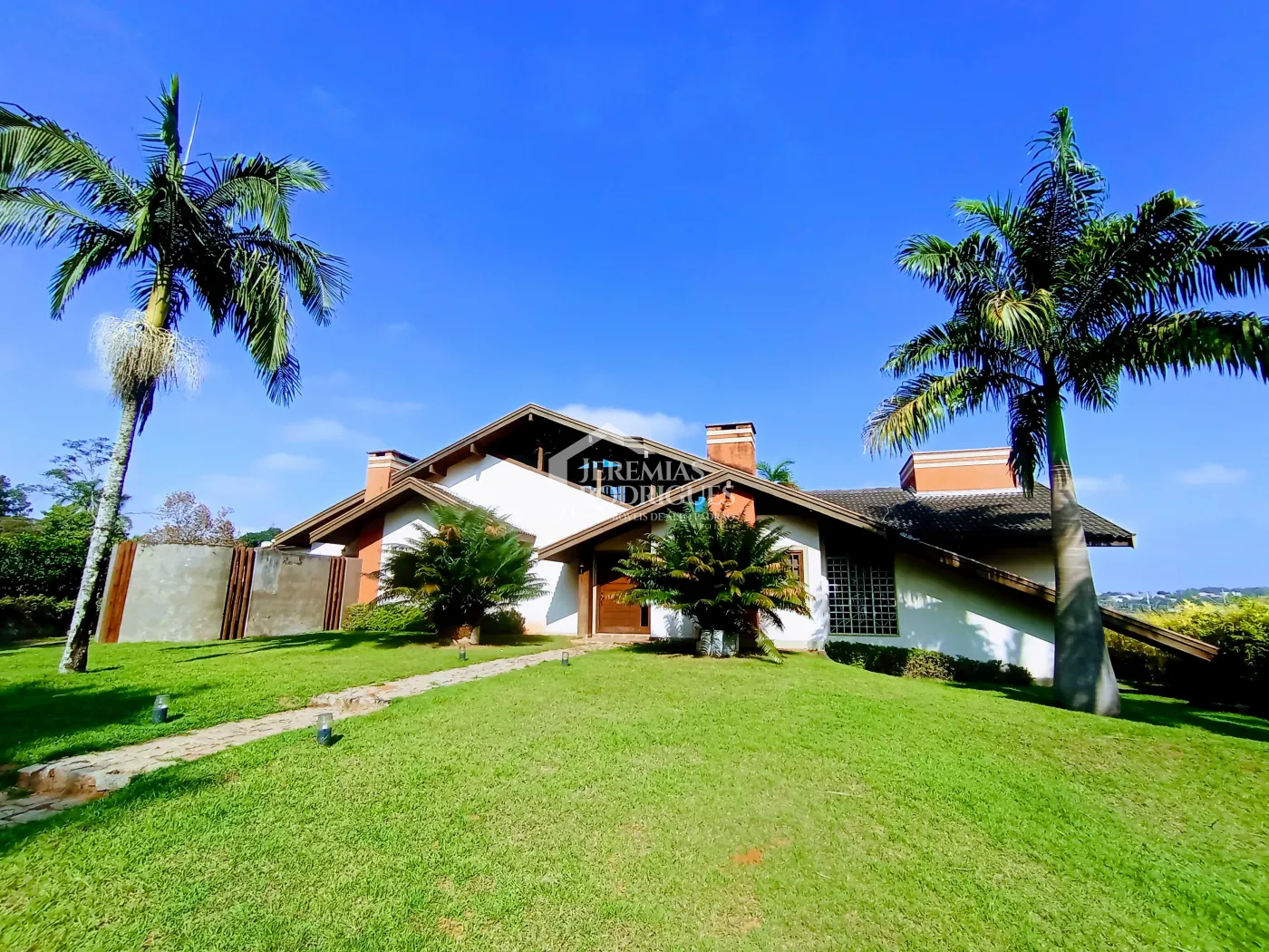 Casa à venda com 3 dormitórios no Condomínio Chácaras Cataguá em Taubaté/SP