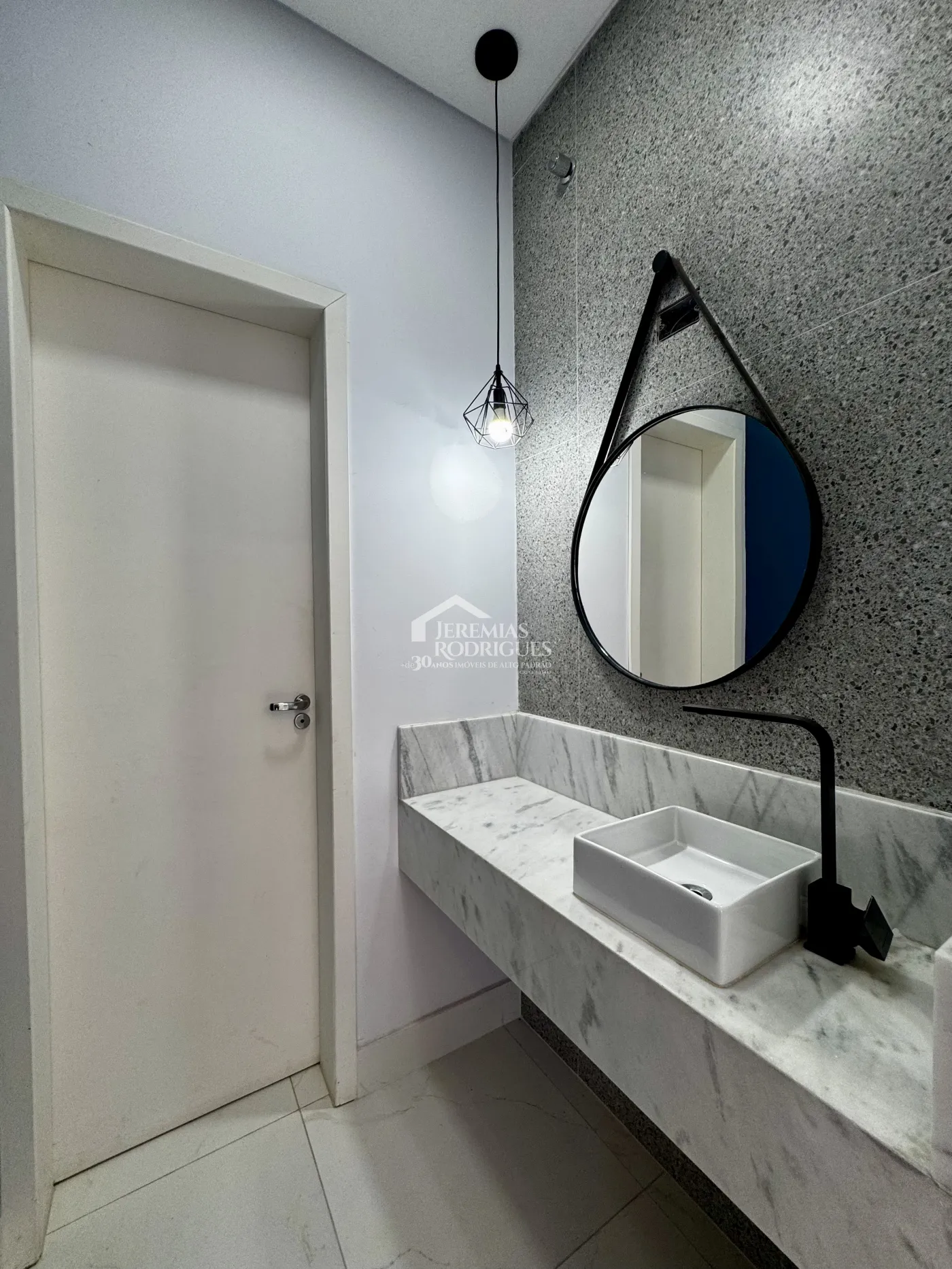 Casa para venda com 3 suítes no Condomínio Reserva dos Lagos em Pindamonhangaba/SP