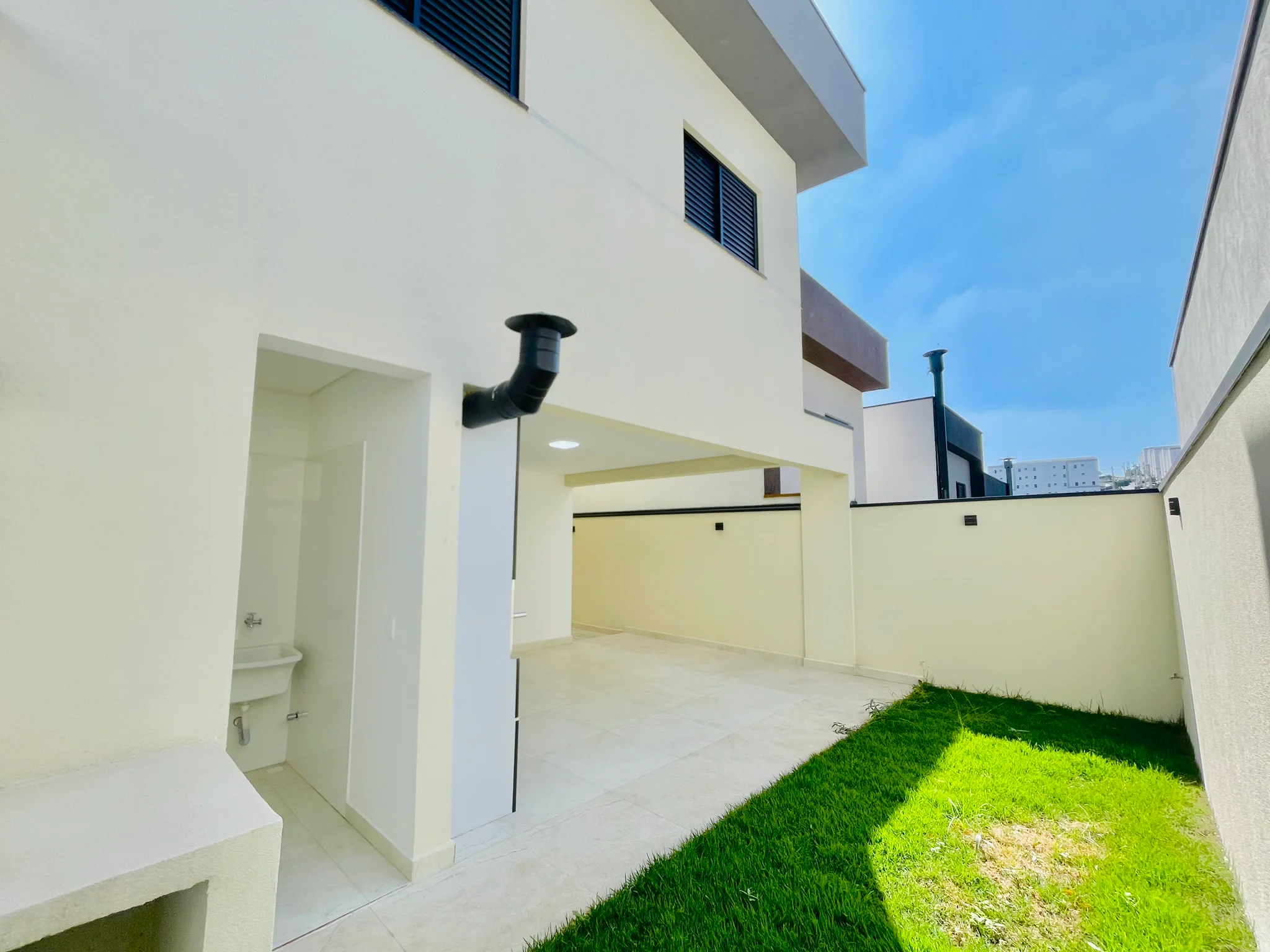 Casa com 3 dormitórios à venda no Condomínio Recanto Tropical em Taubaté/SP.