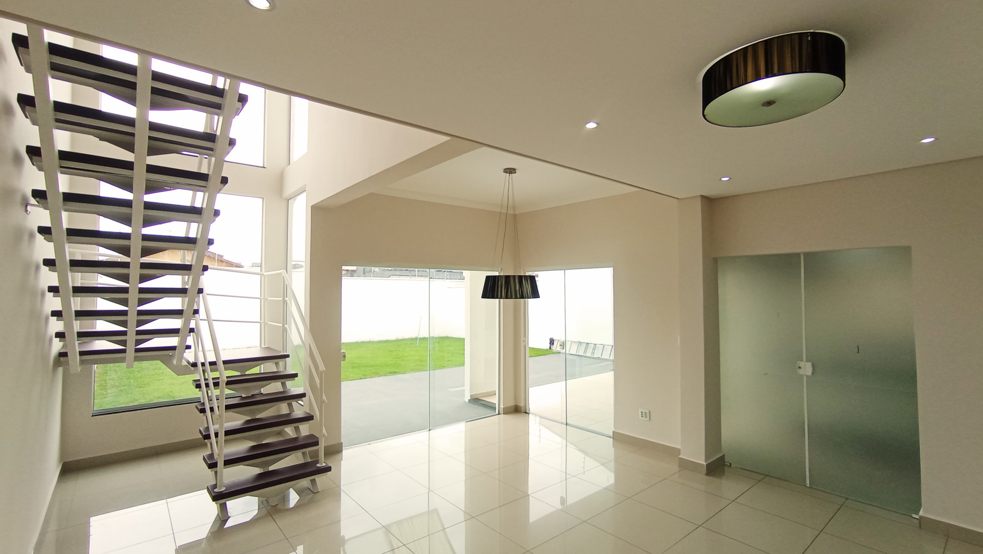 Casa para locação com 3 suítes no Condomínio Campos do Conde II - Chambord em Tremembé/SP.