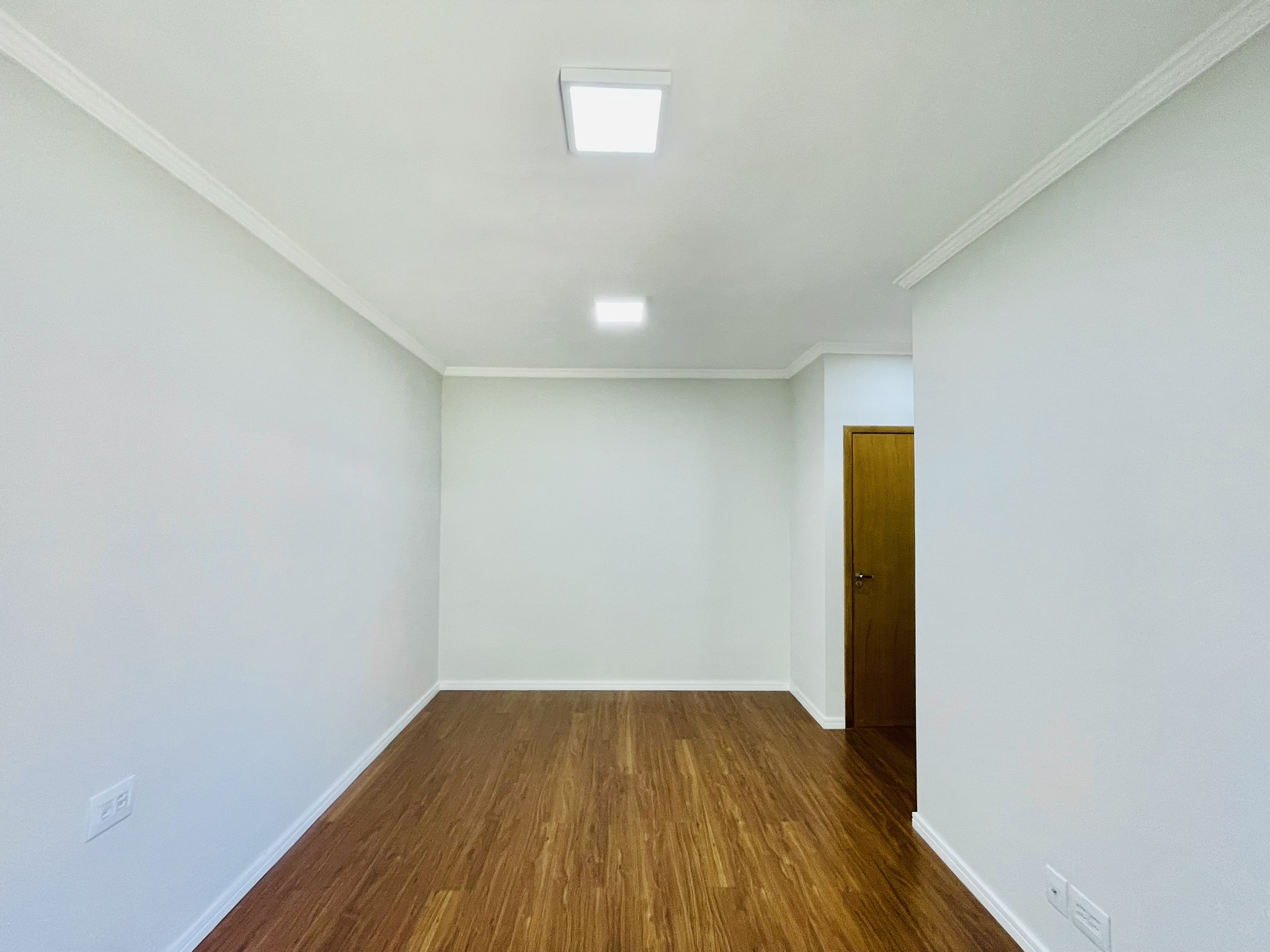 Casa à venda com 3 suítes no Condomínio Campos do Conde II em Tremembé/SP.