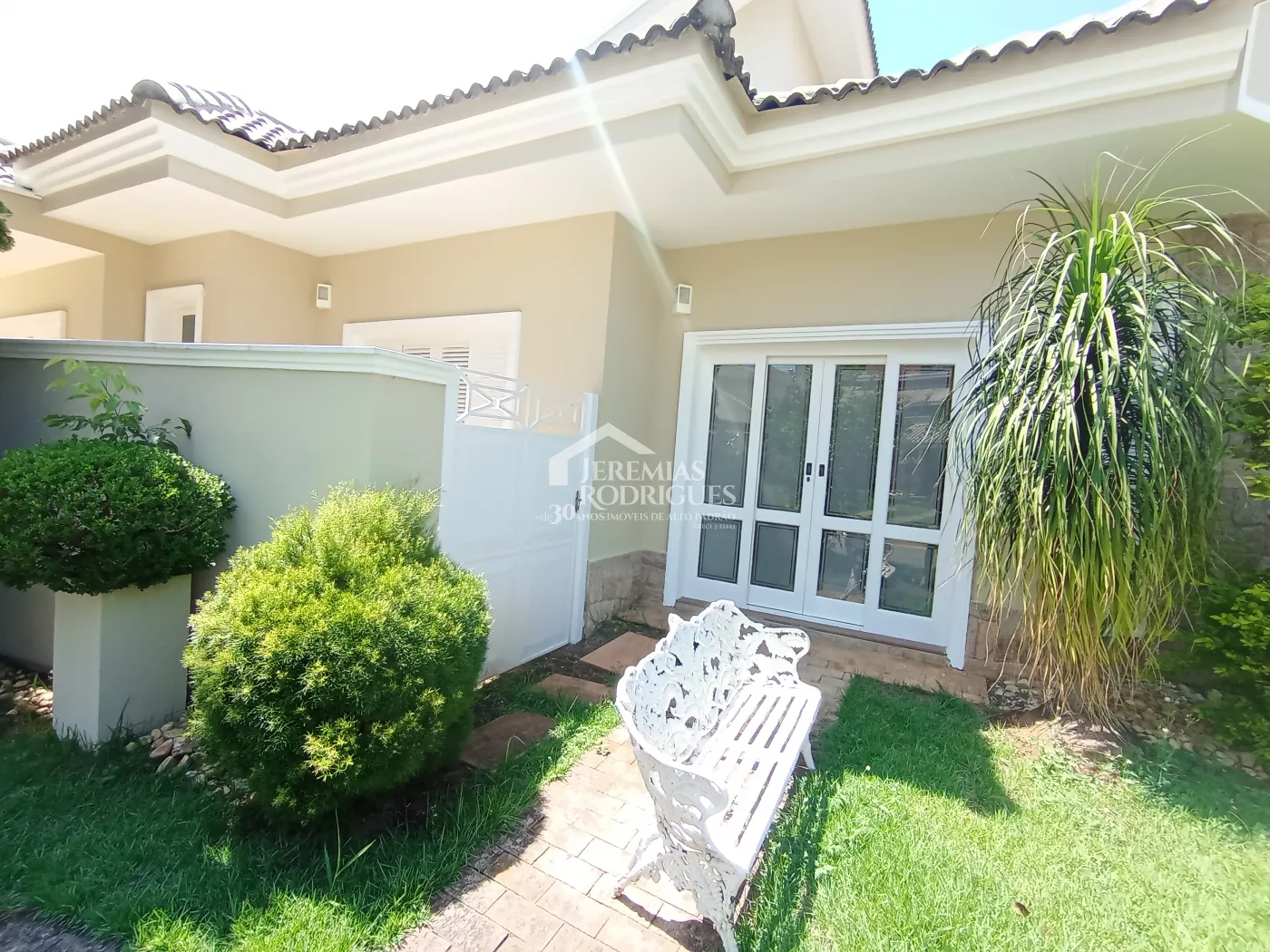 Casa para locação com 4 dormitórios no Condomínio Taubaté Village em Taubaté/SP.