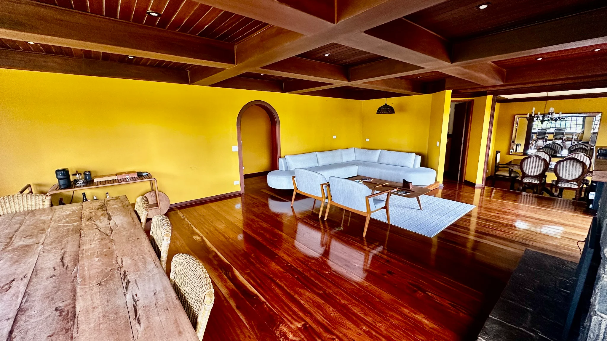 Casa para locação com 4 dormitórios no Condomínio SABAC em Campos do Jordão/SP. 