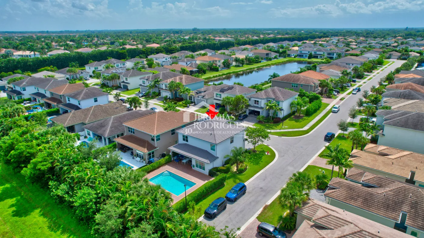 Casa com 4 dormitórios - Condomínio Dakota - Miami/ Flórida