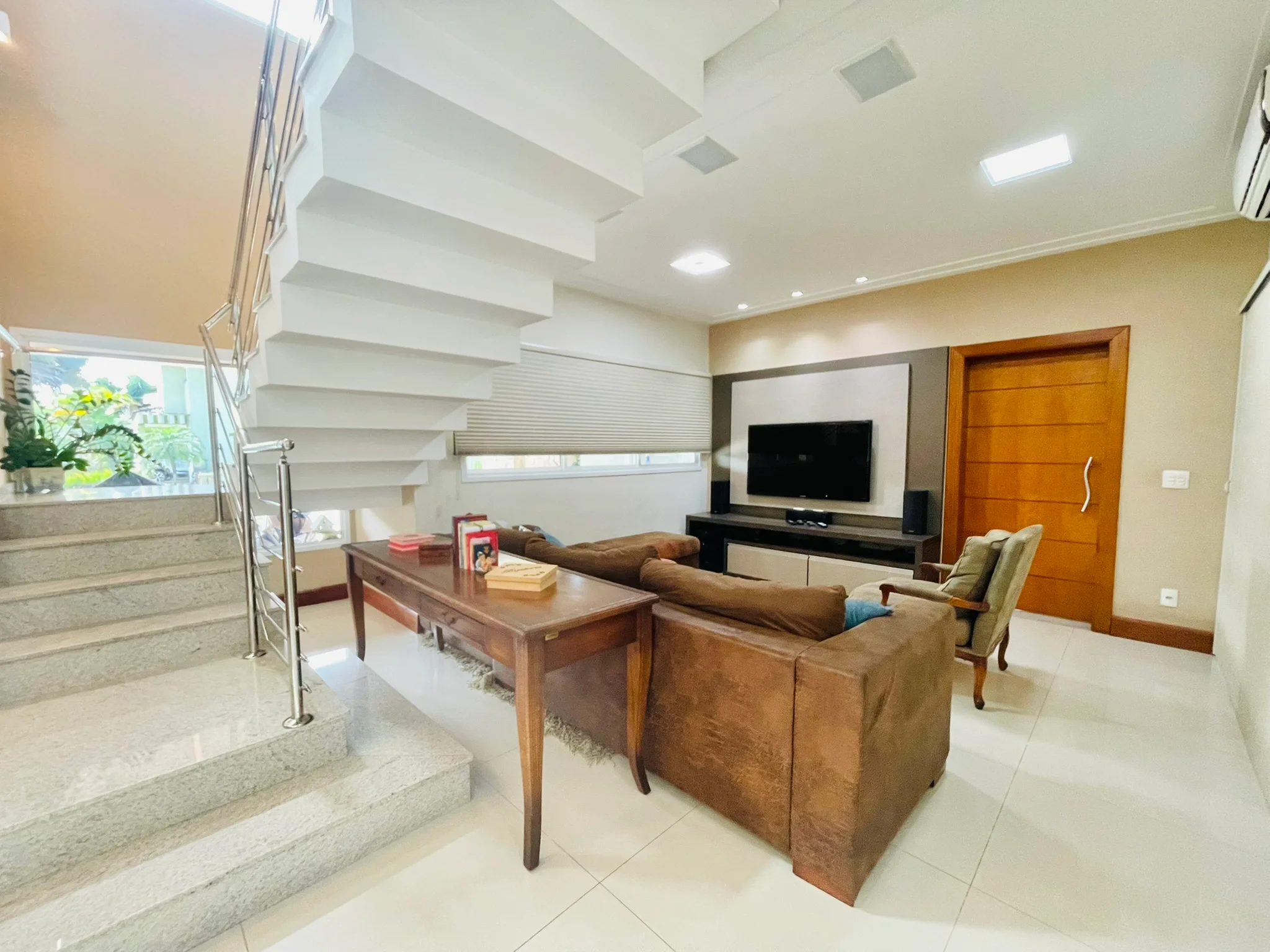 Casa à venda com 4 dormitórios no Condomínio Campos do Conde II em Tremembé/SP.